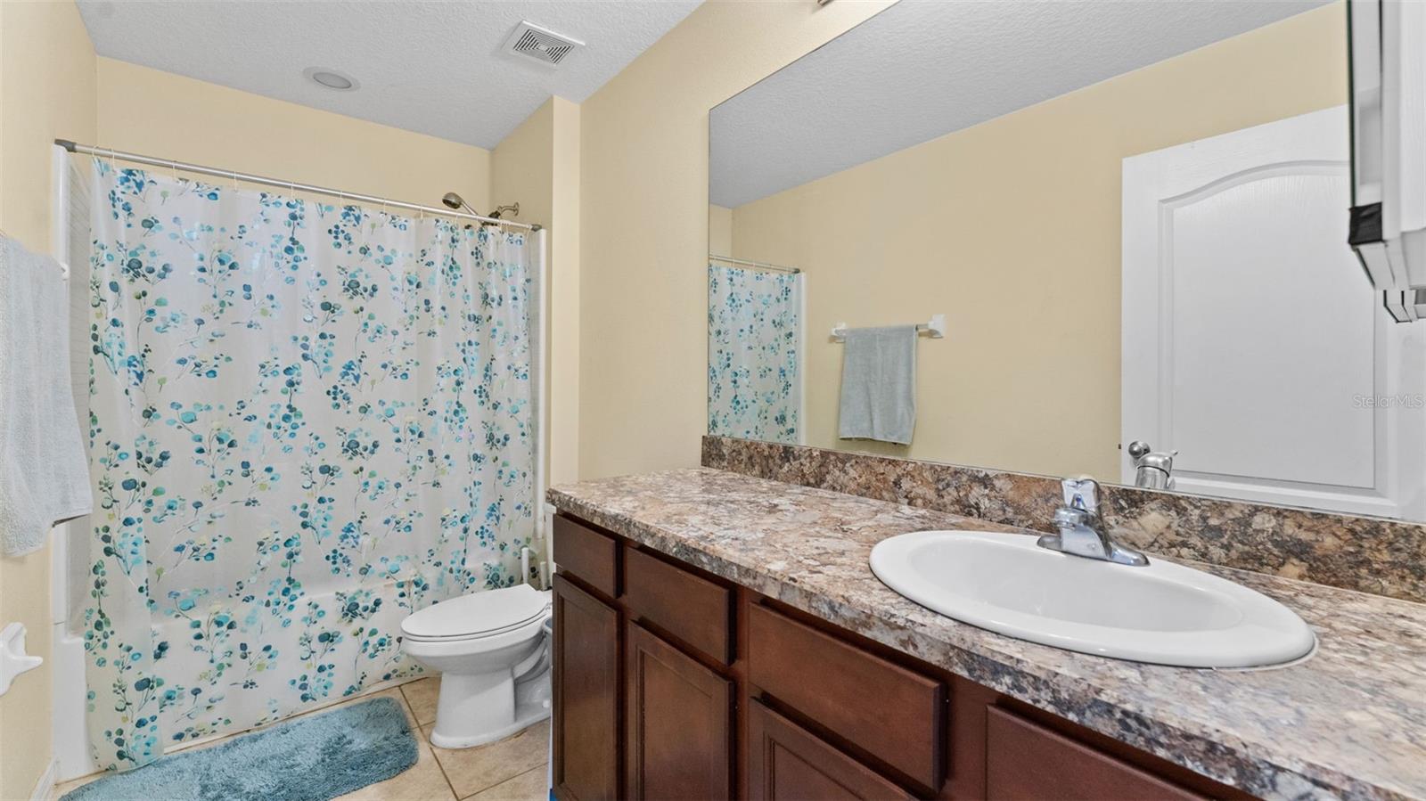Full Bathroom with tub (Upstairs)