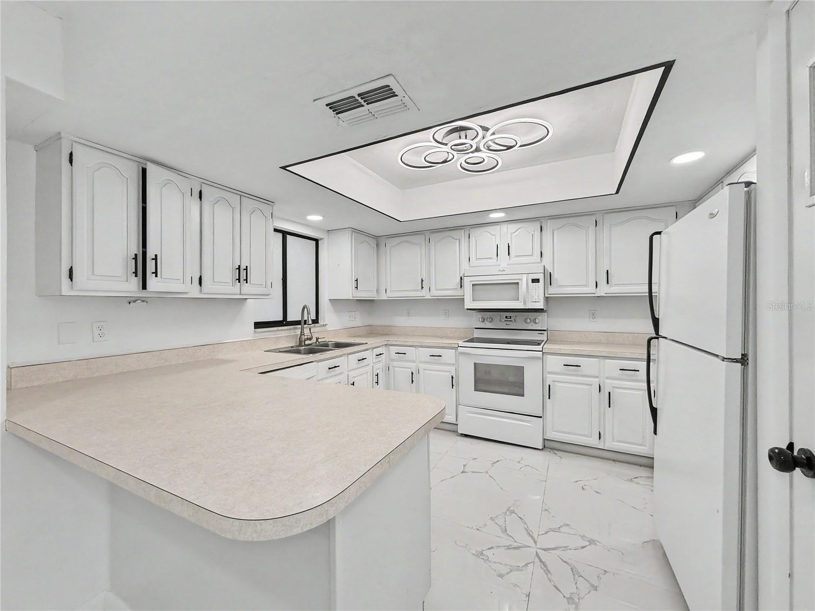 2101 HIBISCUS RD, FORT MYERS, FL, 33905