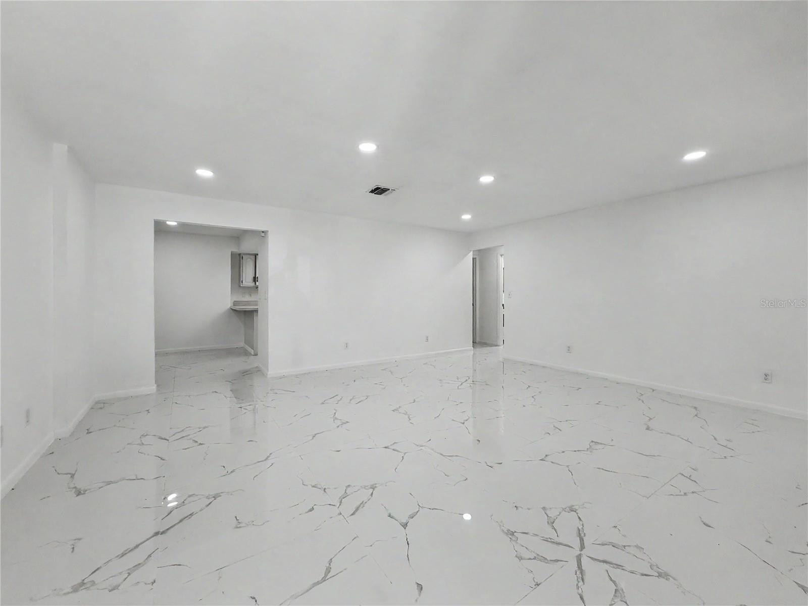 2101 HIBISCUS RD, FORT MYERS, FL, 33905