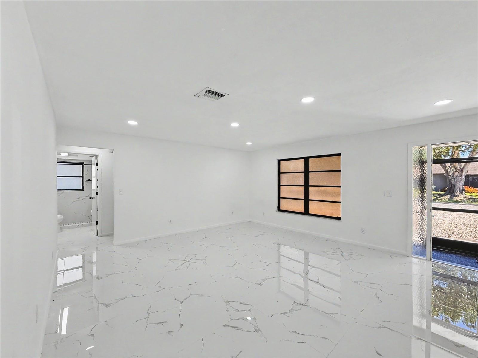 2101 HIBISCUS RD, FORT MYERS, FL, 33905
