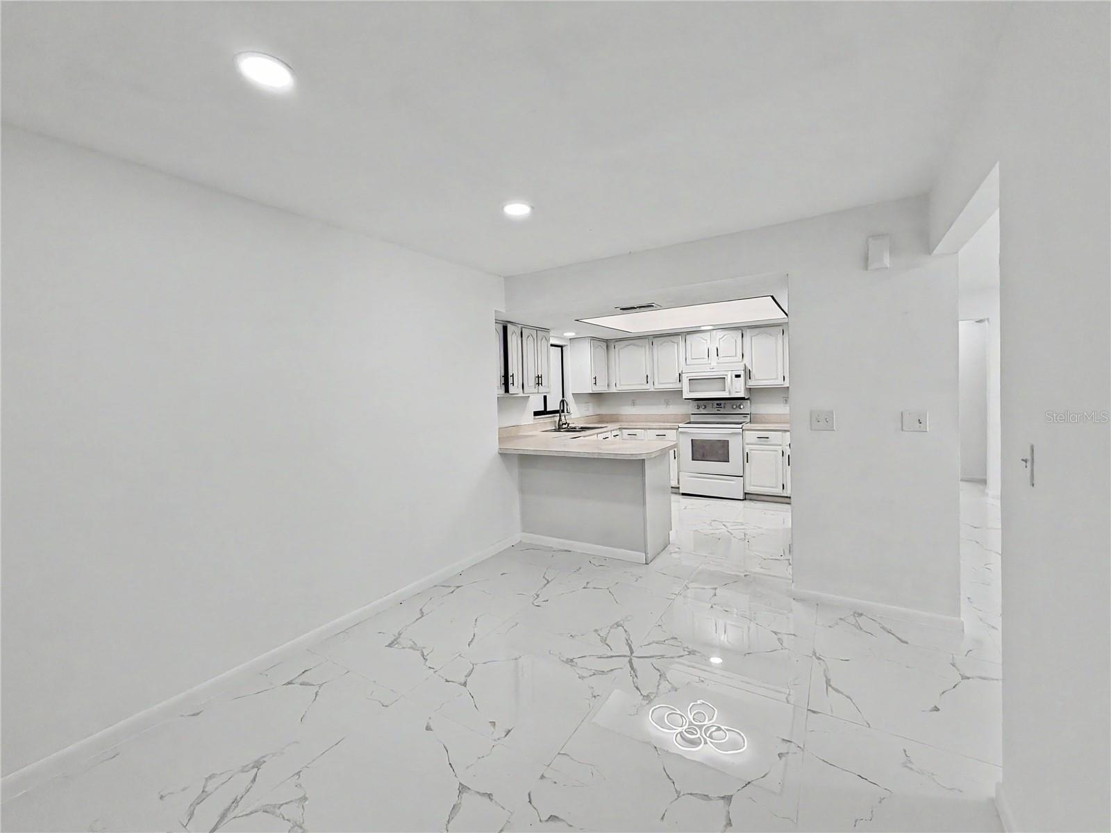 2101 HIBISCUS RD, FORT MYERS, FL, 33905