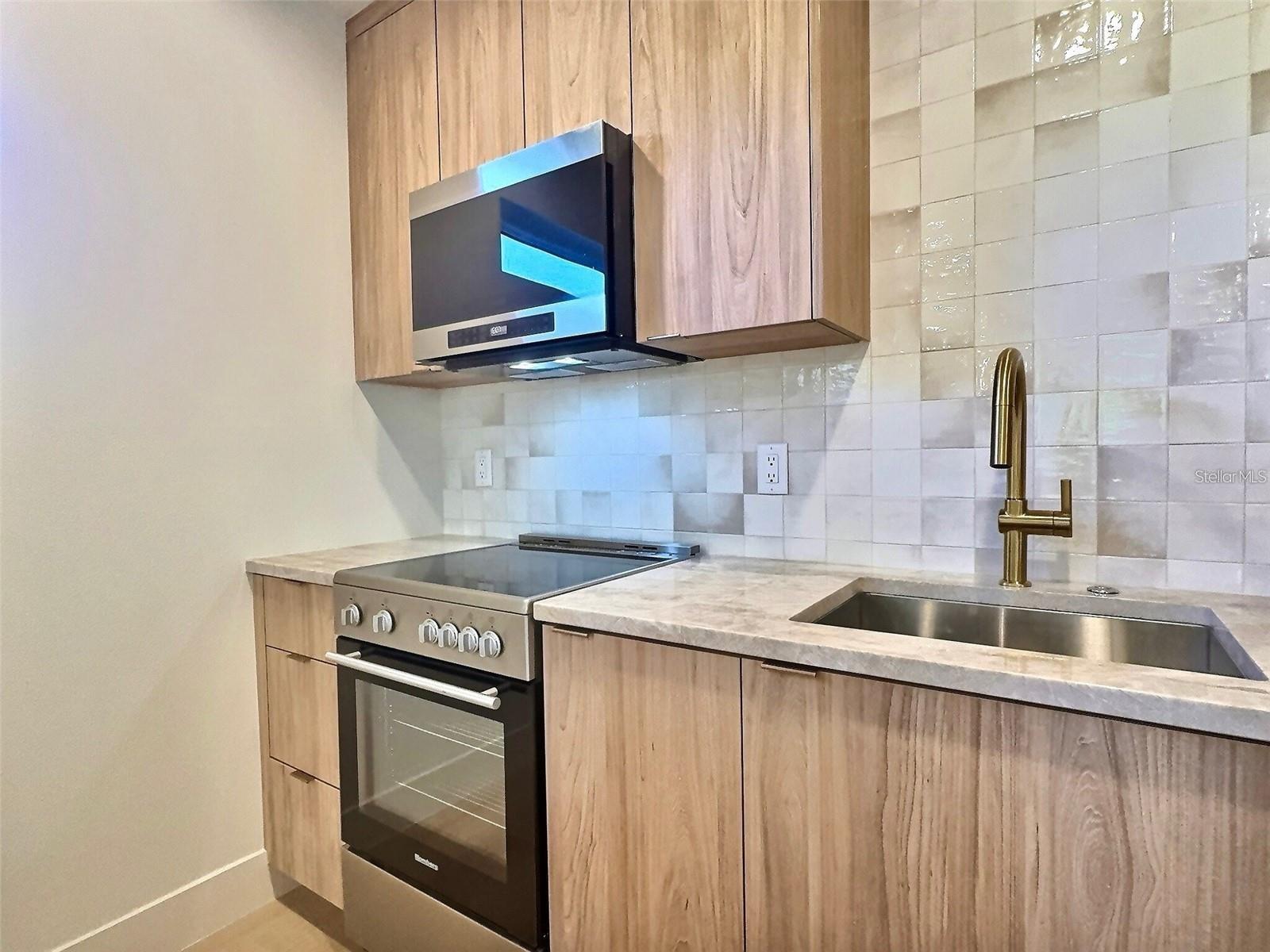 150 51ST ST N #B, ST PETERSBURG, FL, 33701
