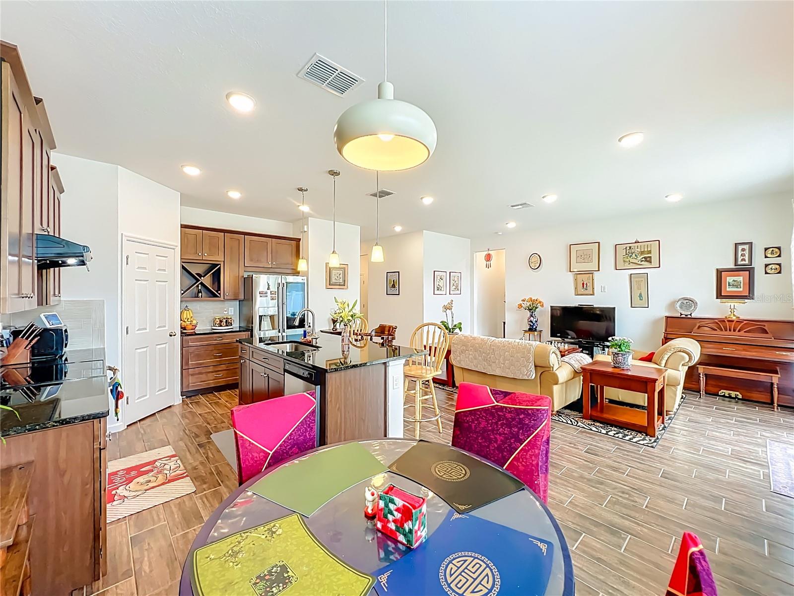 8560 COMPASS POINT AVE, ORLANDO, FL, 32832