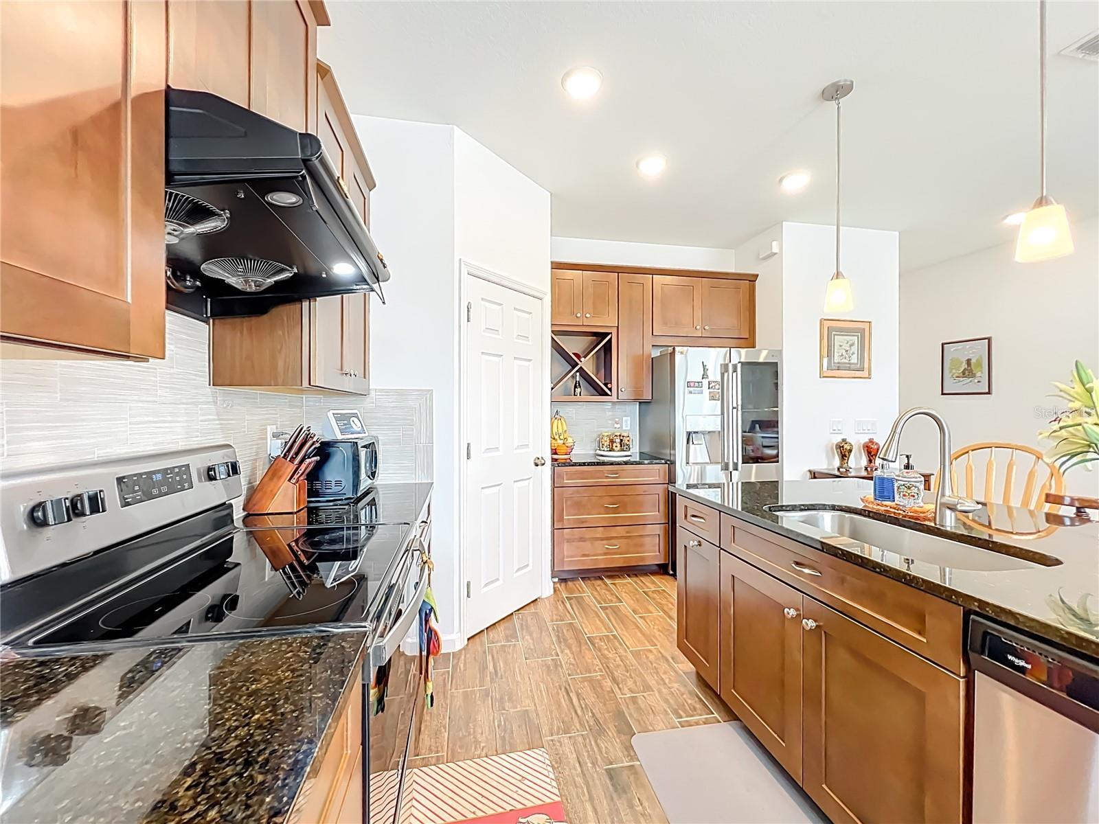 8560 COMPASS POINT AVE, ORLANDO, FL, 32832