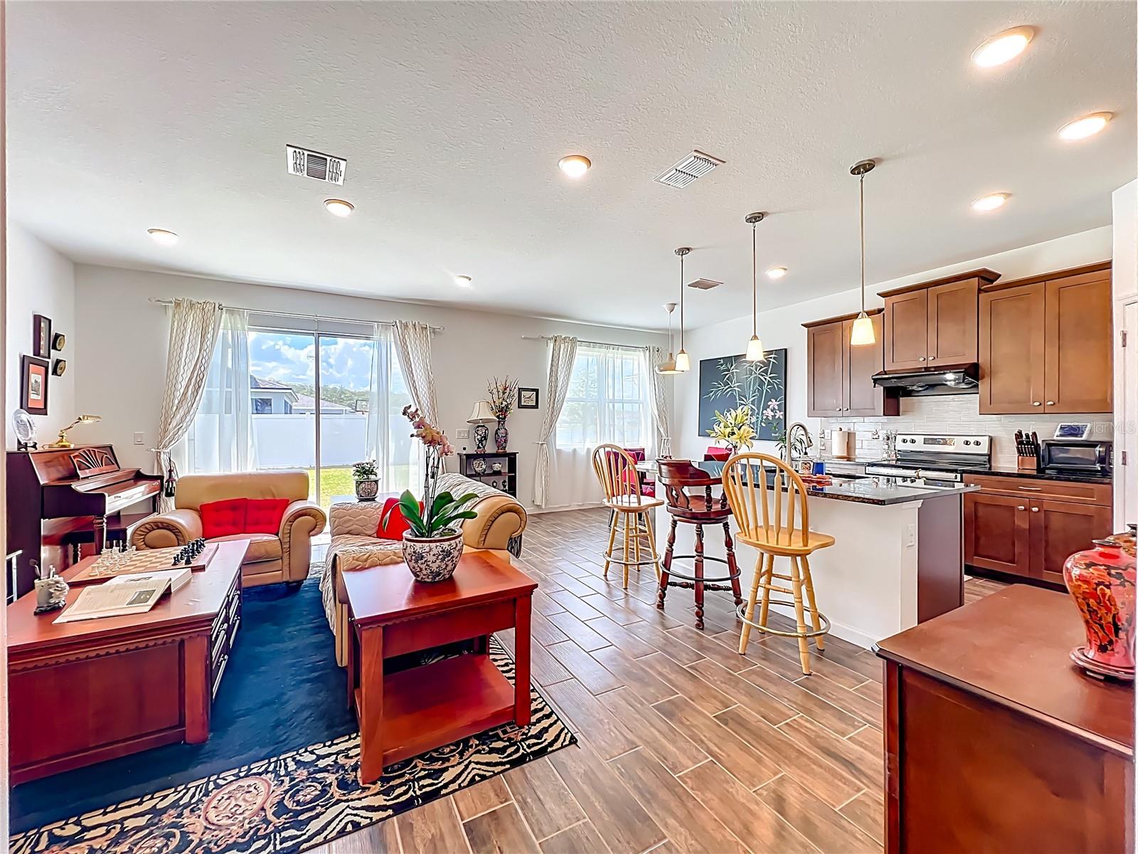 8560 COMPASS POINT AVE, ORLANDO, FL, 32832