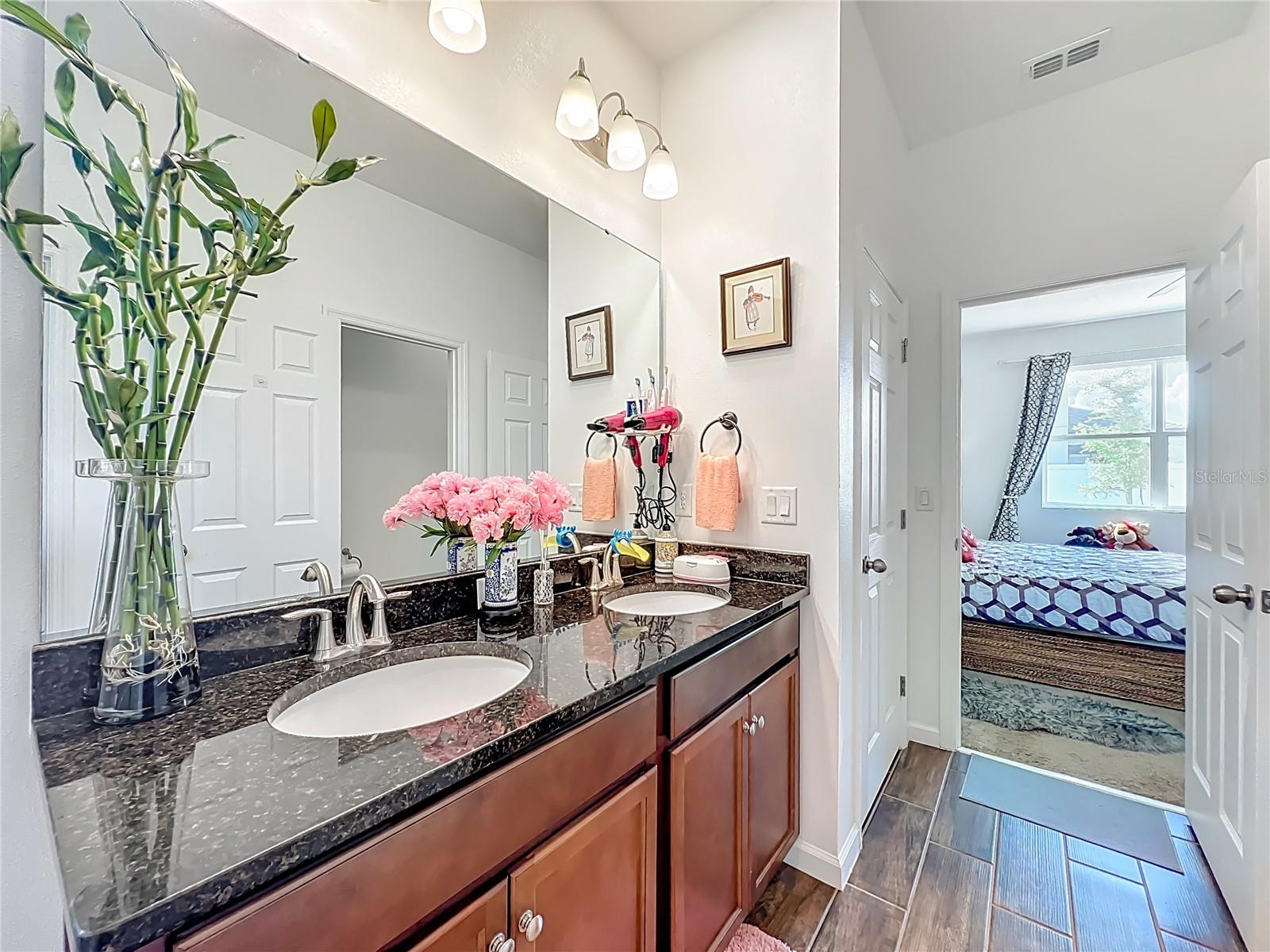 8560 COMPASS POINT AVE, ORLANDO, FL, 32832