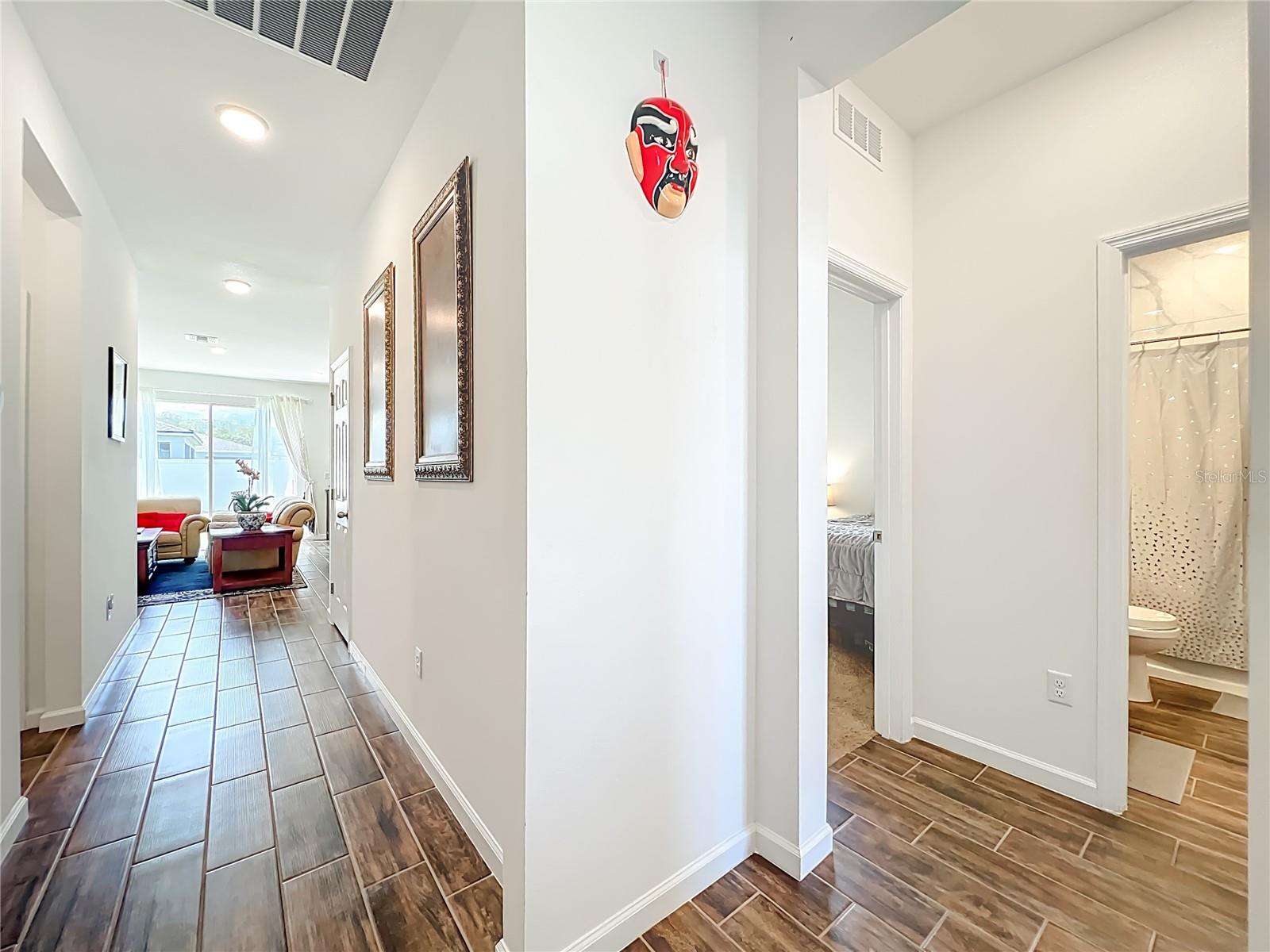 8560 COMPASS POINT AVE, ORLANDO, FL, 32832
