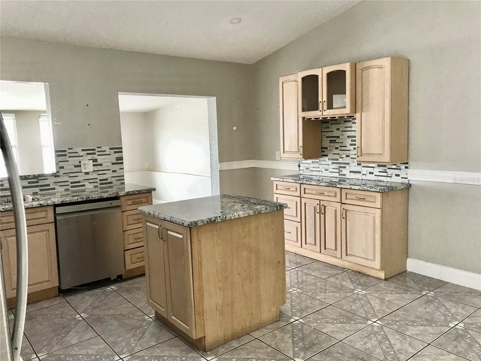 11059 SPRINGRIDGE DR, TAMPA, FL, 33624