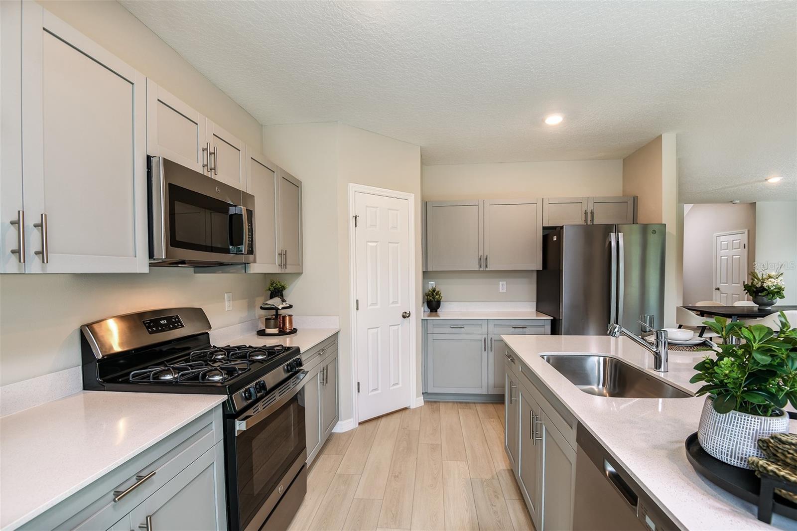 36645 SAGEMOOR DR, ZEPHYRHILLS, FL, 33541