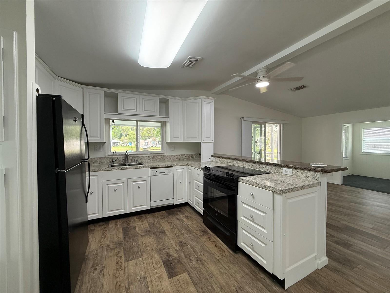 8 ROBIN RD, WILDWOOD, FL, 34785