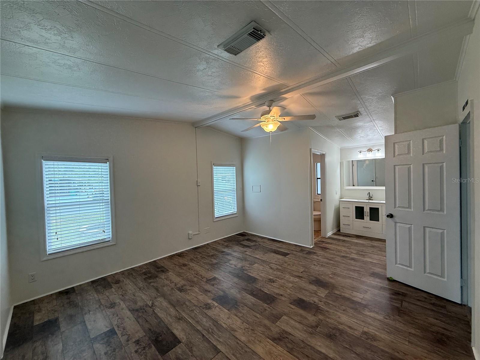 8 ROBIN RD, WILDWOOD, FL, 34785