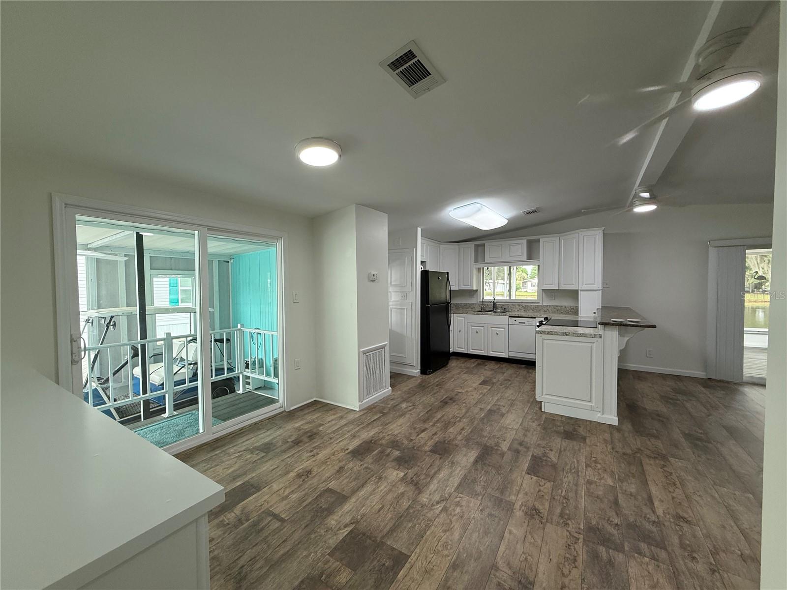 8 ROBIN RD, WILDWOOD, FL, 34785