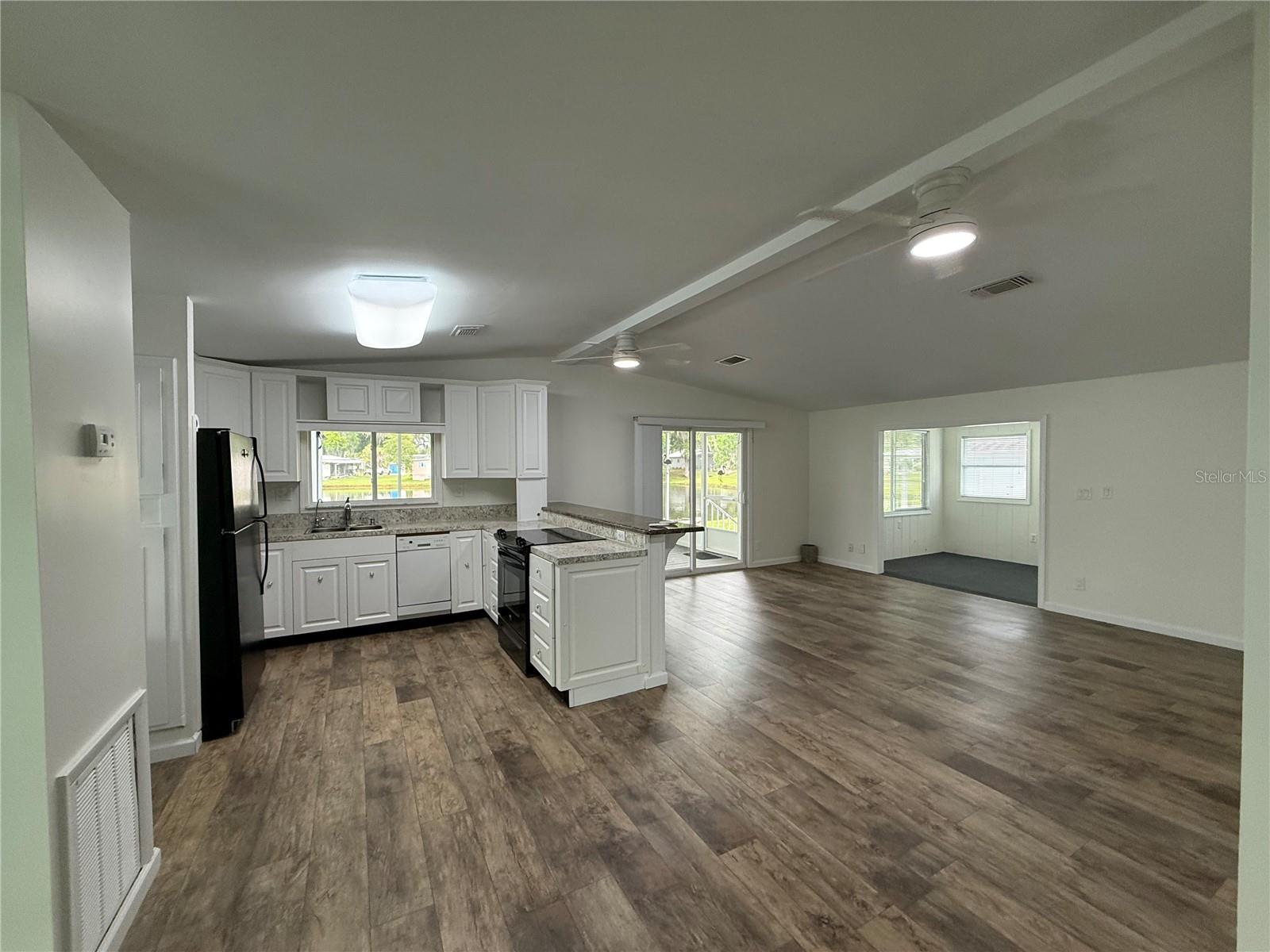 8 ROBIN RD, WILDWOOD, FL, 34785