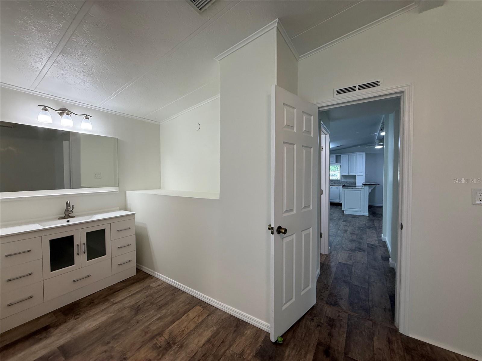 8 ROBIN RD, WILDWOOD, FL, 34785