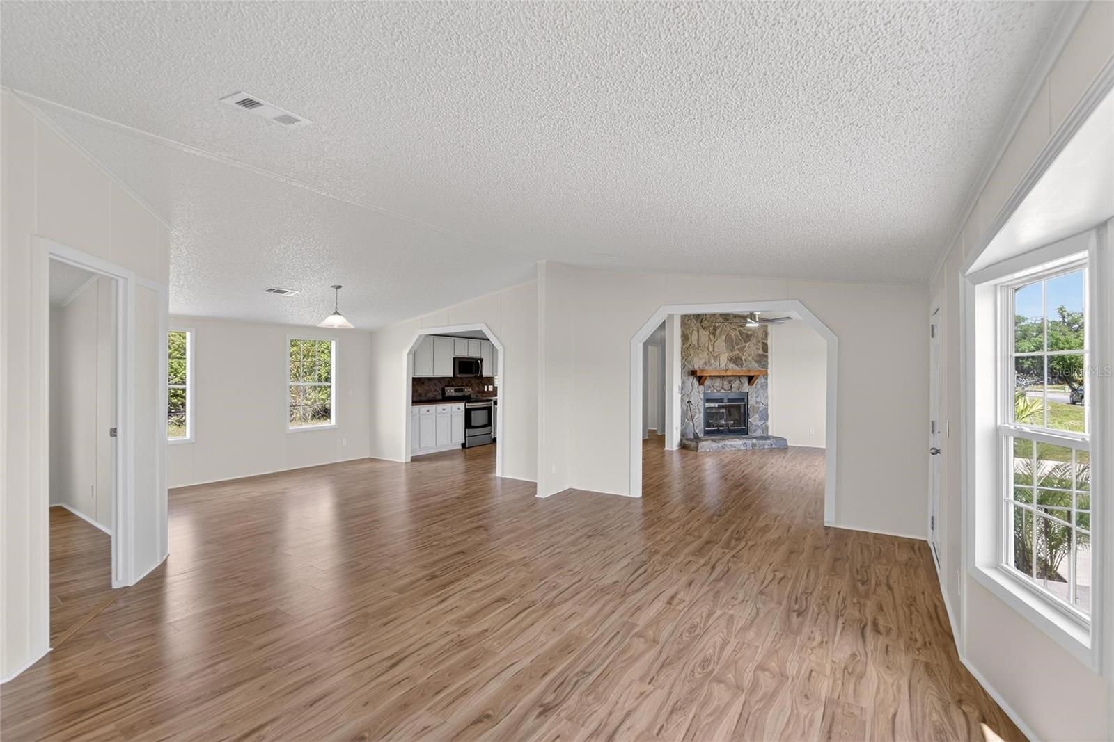 9150 WOOD TERRACE DR, TAMPA, FL, 33637