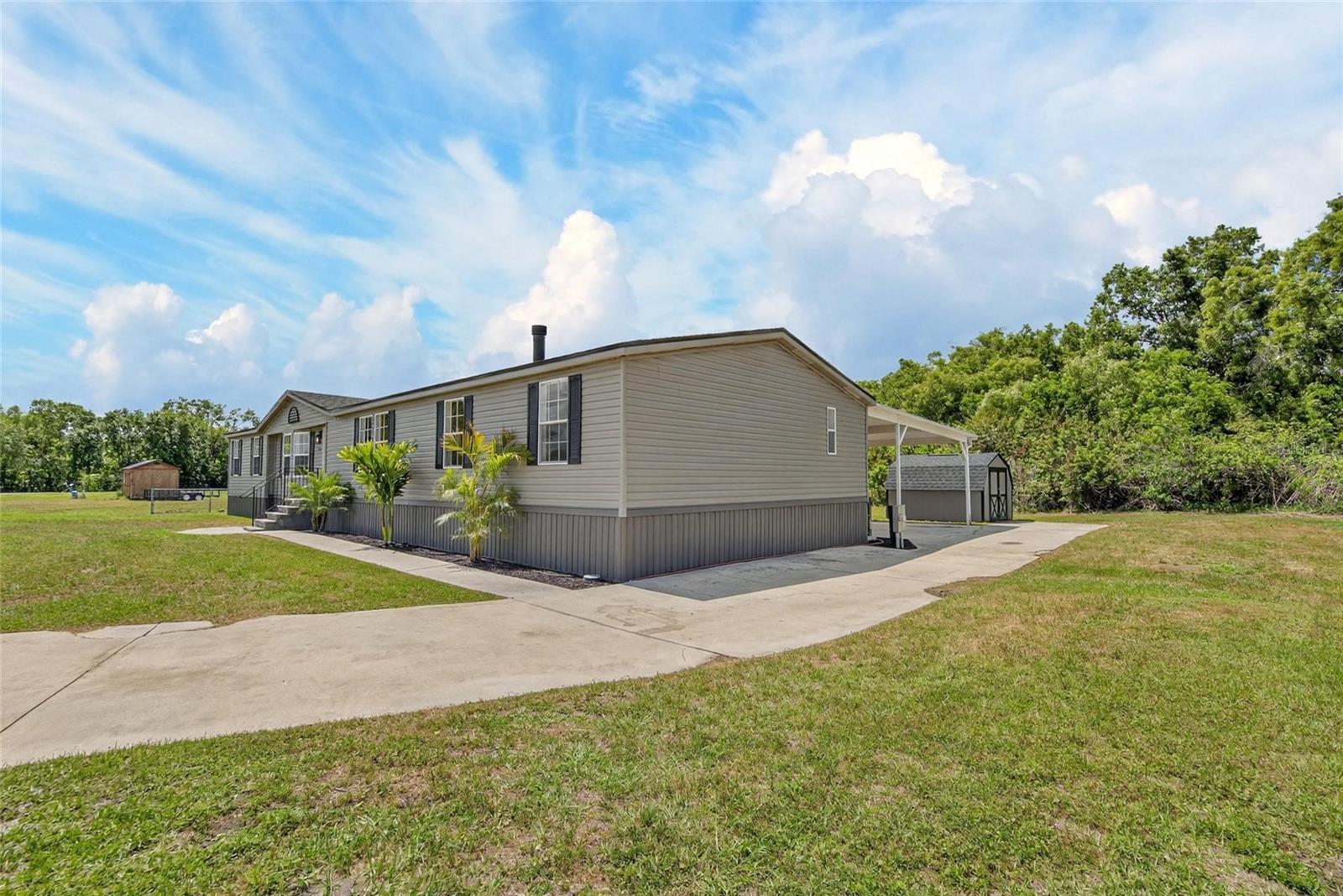 9150 WOOD TERRACE DR, TAMPA, FL, 33637
