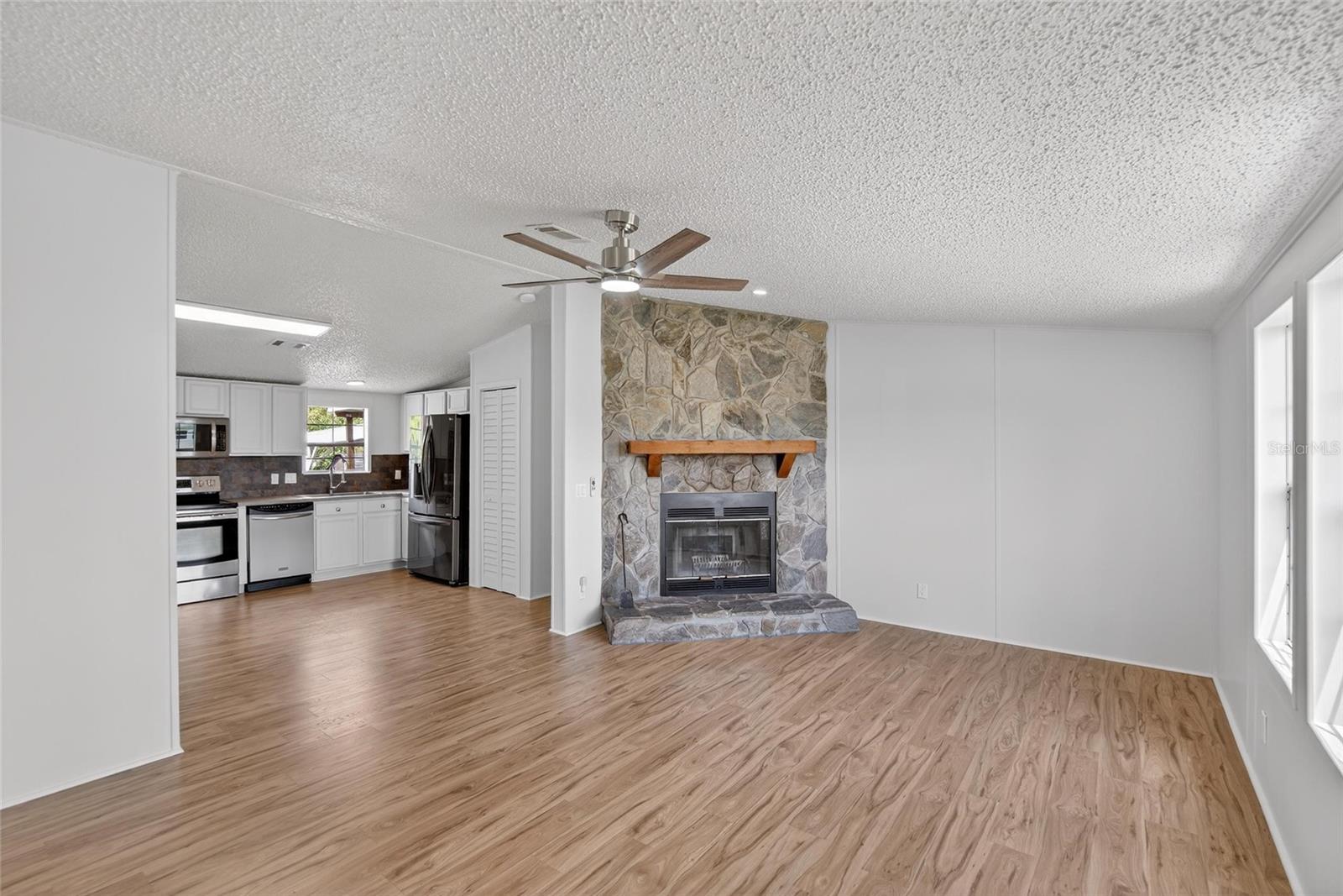 9150 WOOD TERRACE DR, TAMPA, FL, 33637