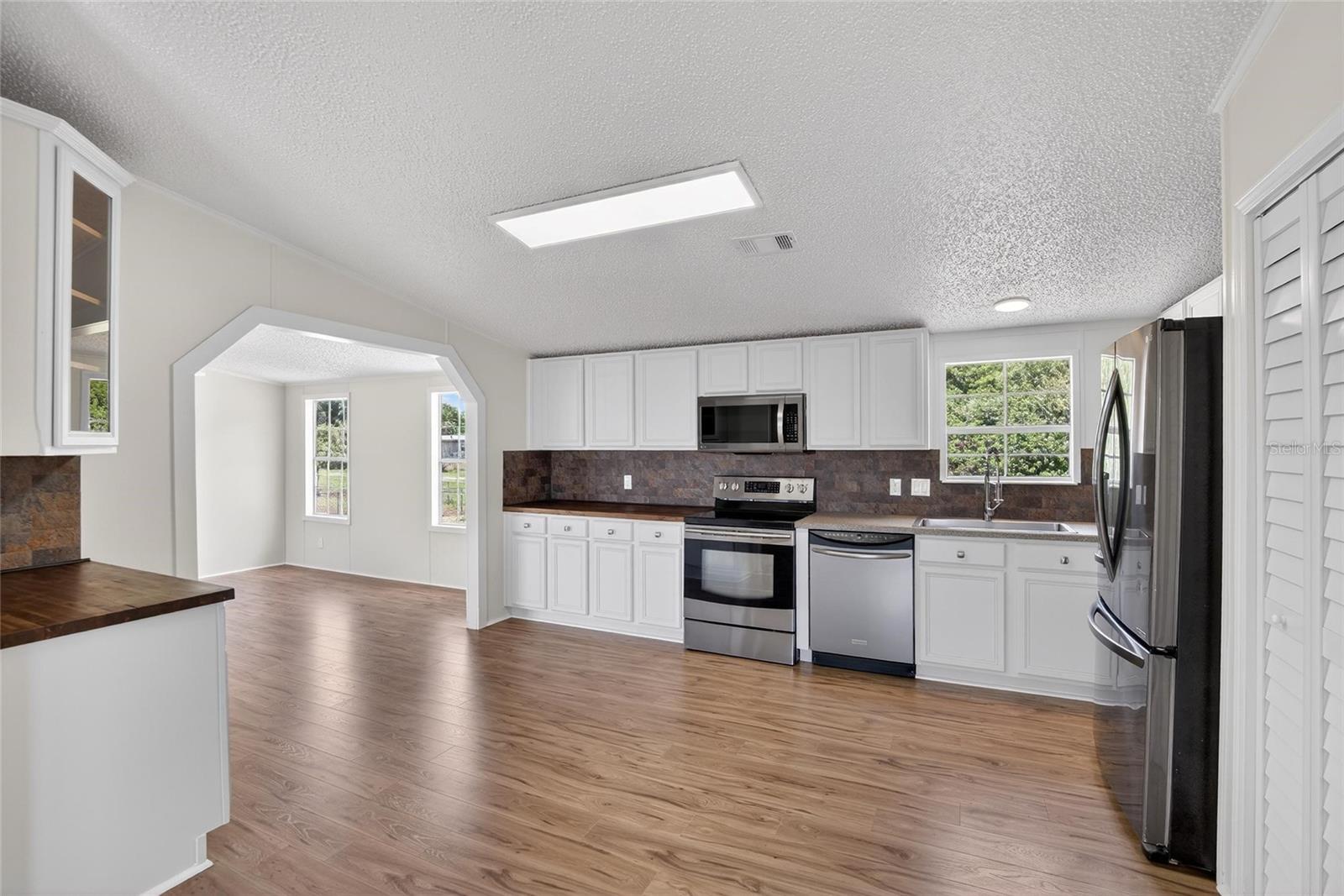 9150 WOOD TERRACE DR, TAMPA, FL, 33637
