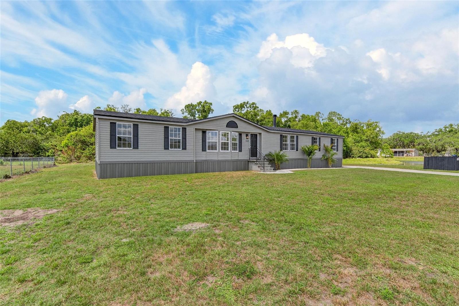 9150 WOOD TERRACE DR, TAMPA, FL, 33637