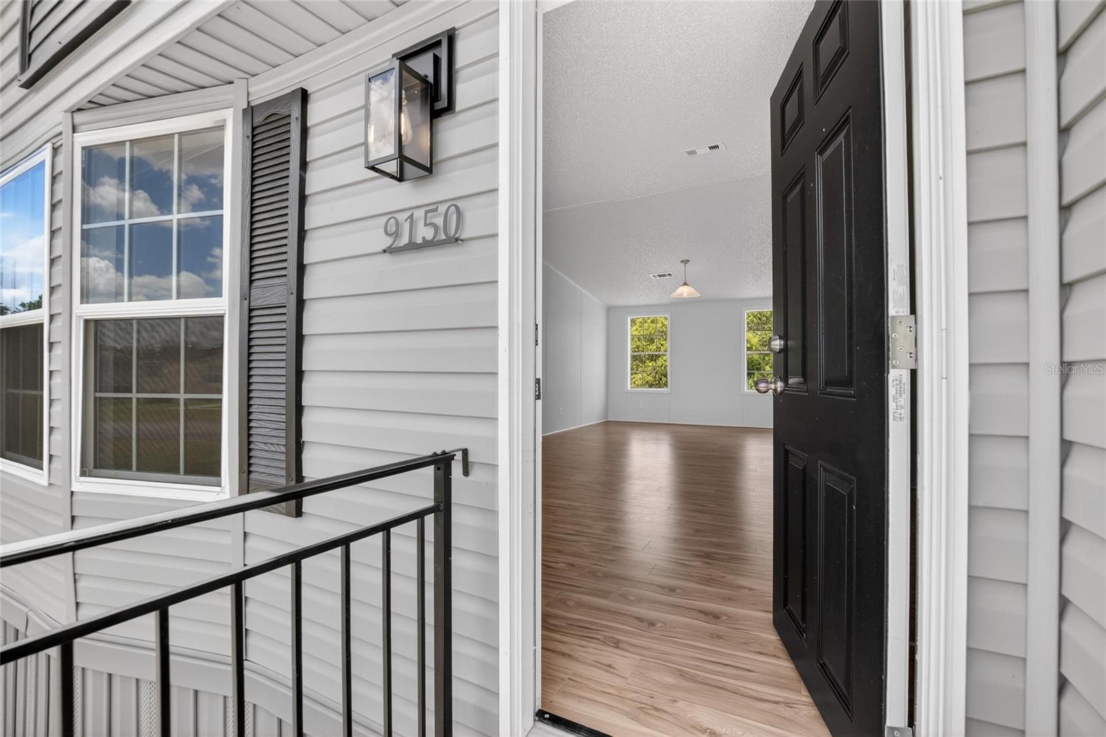 9150 WOOD TERRACE DR, TAMPA, FL, 33637