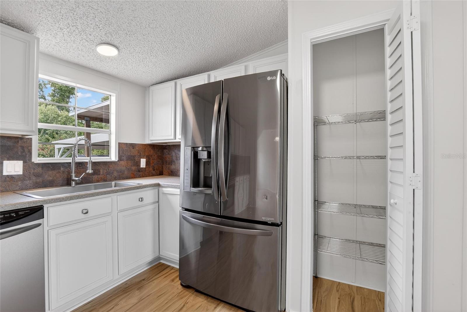 9150 WOOD TERRACE DR, TAMPA, FL, 33637