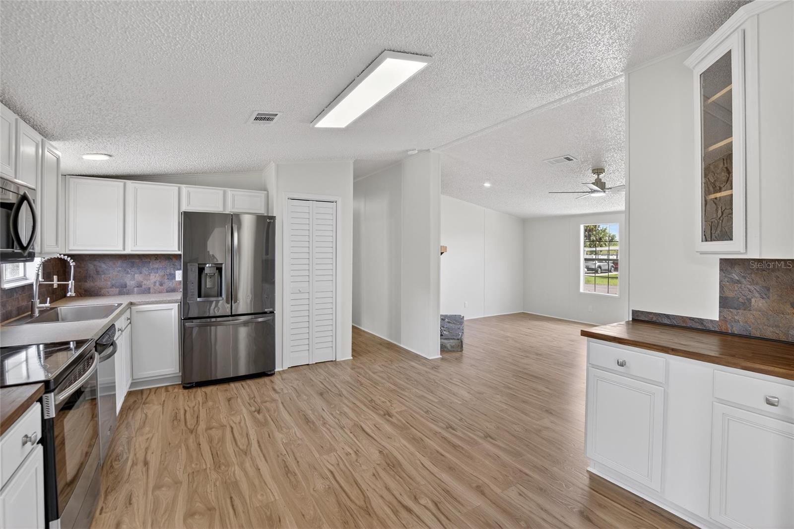 9150 WOOD TERRACE DR, TAMPA, FL, 33637