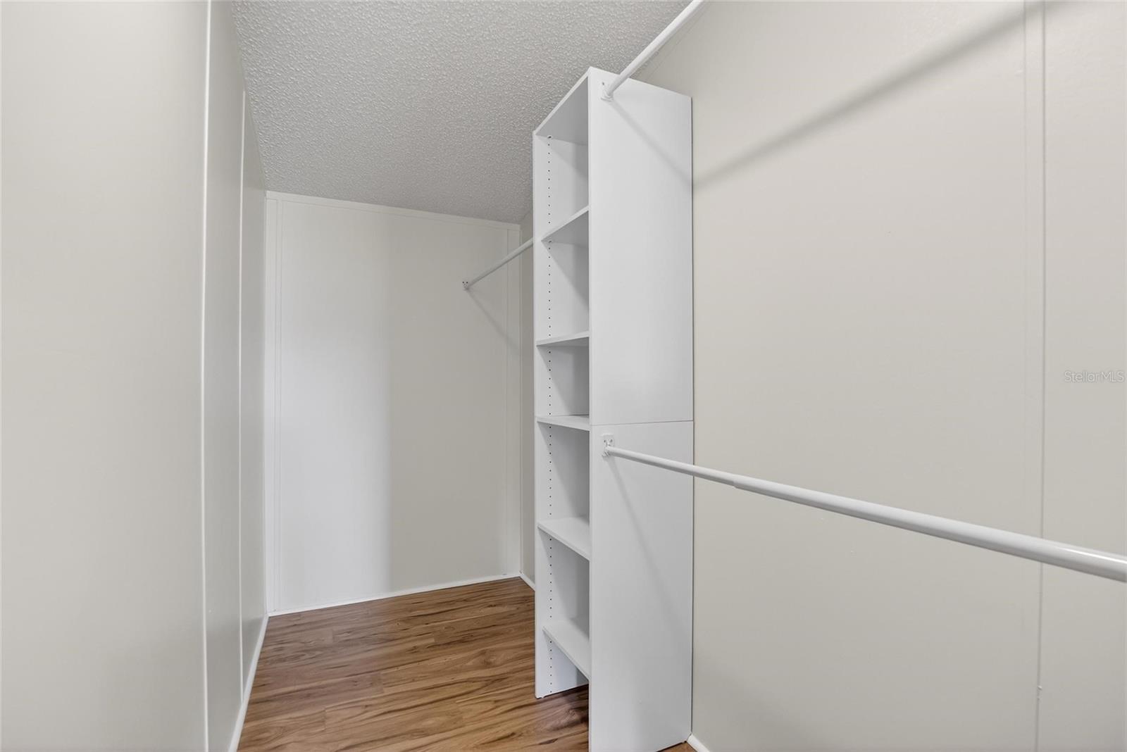 9150 WOOD TERRACE DR, TAMPA, FL, 33637