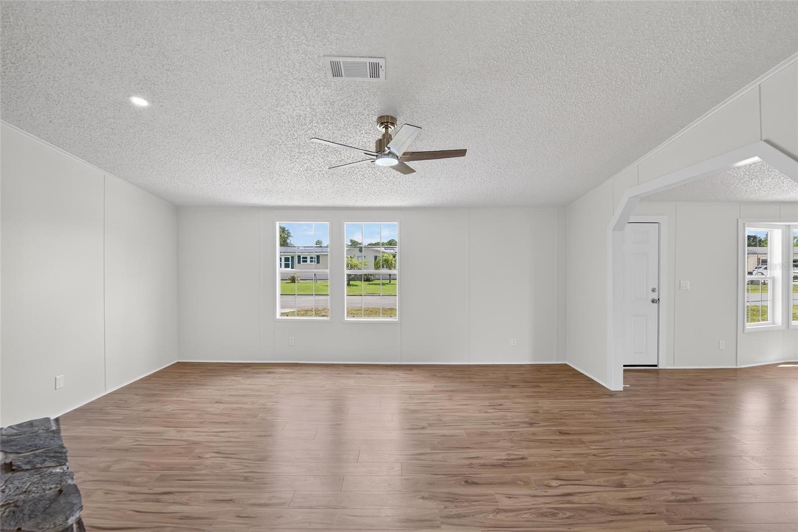 9150 WOOD TERRACE DR, TAMPA, FL, 33637