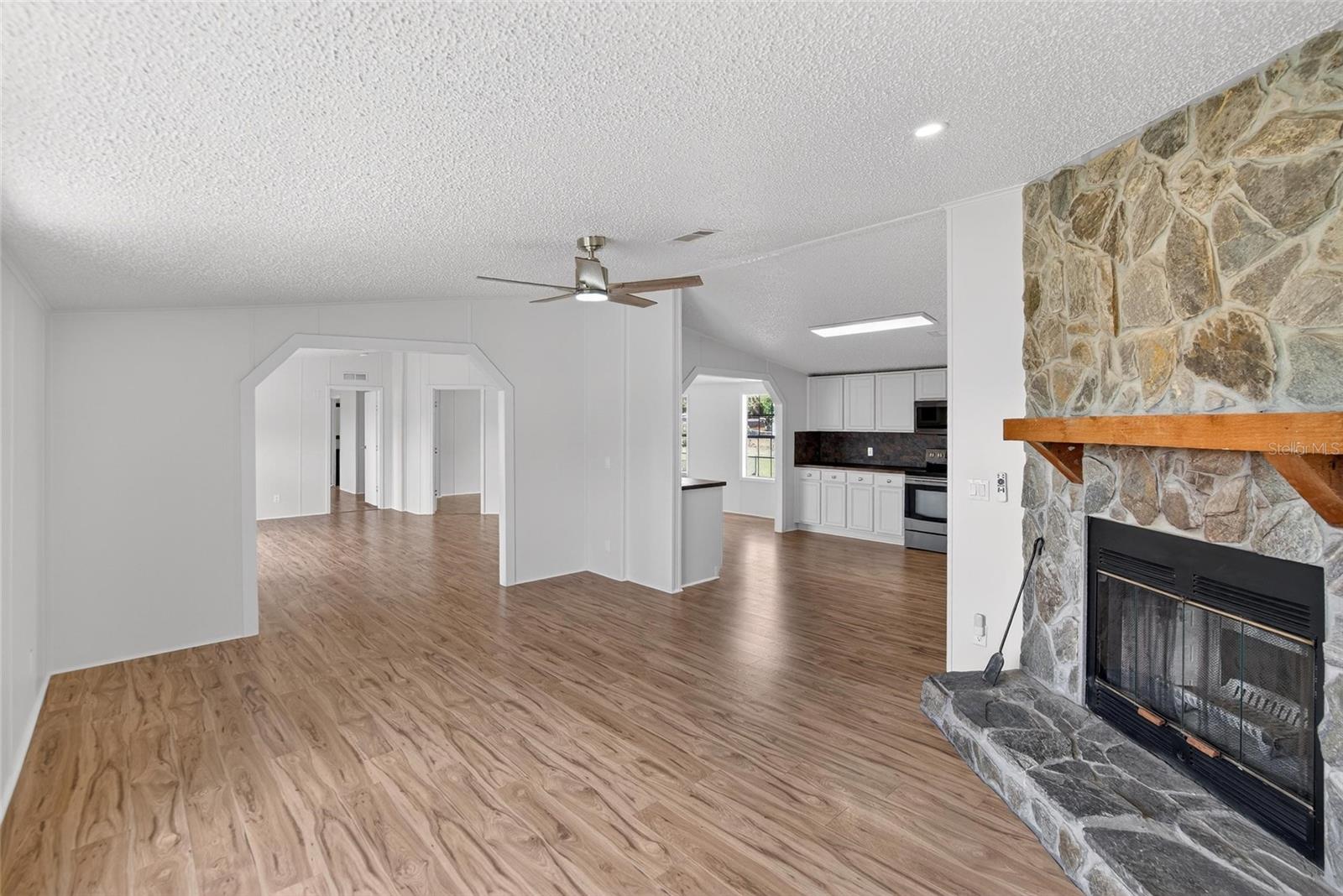 9150 WOOD TERRACE DR, TAMPA, FL, 33637