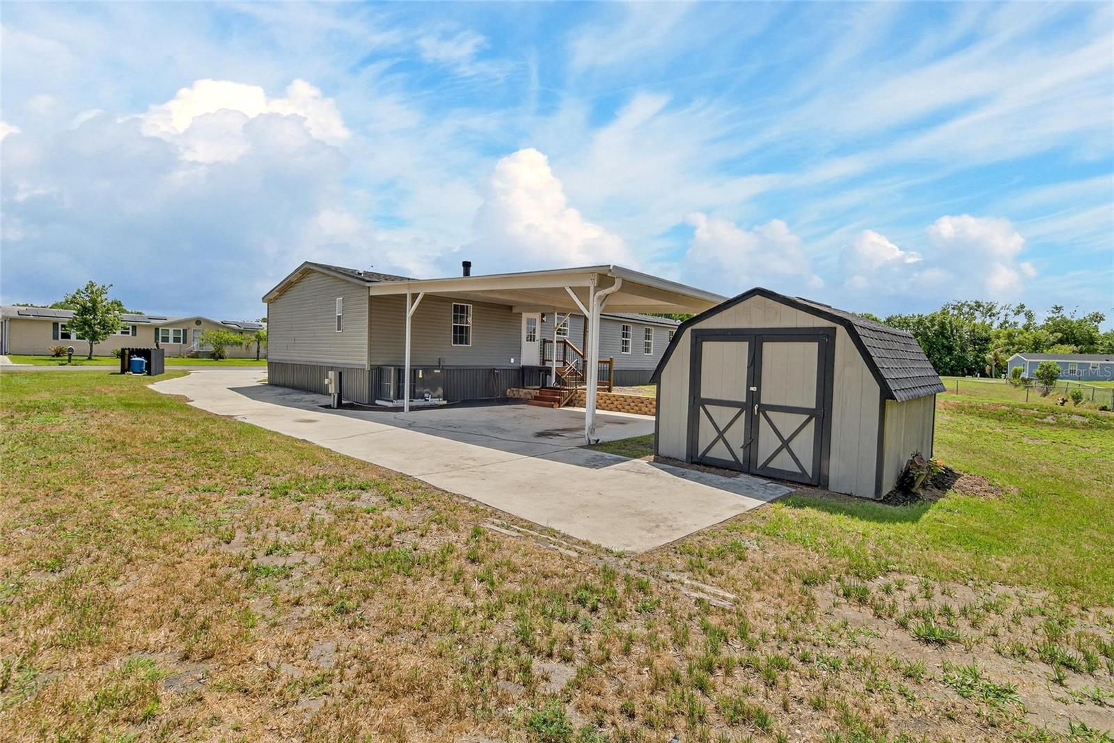 9150 WOOD TERRACE DR, TAMPA, FL, 33637