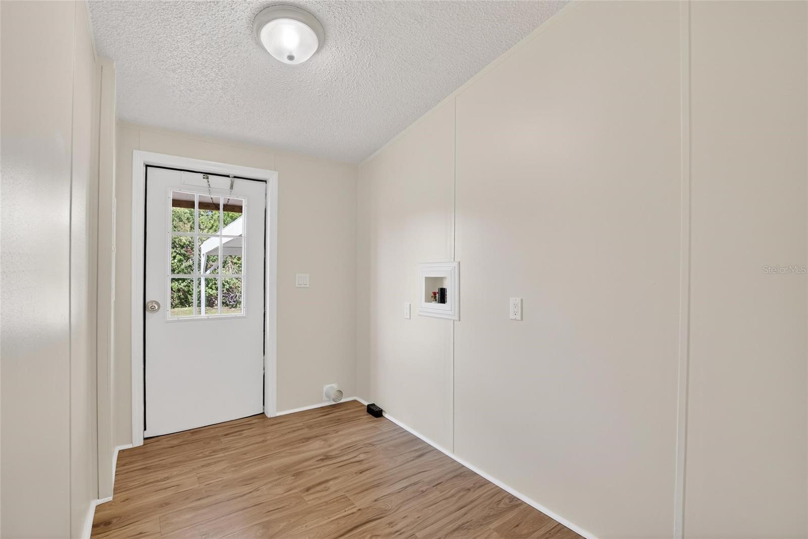 9150 WOOD TERRACE DR, TAMPA, FL, 33637