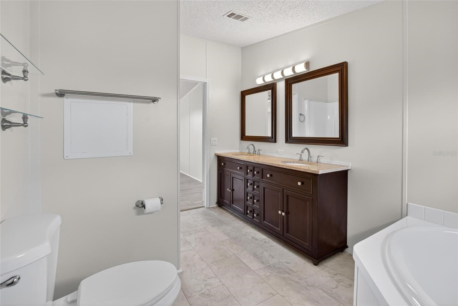 9150 WOOD TERRACE DR, TAMPA, FL, 33637