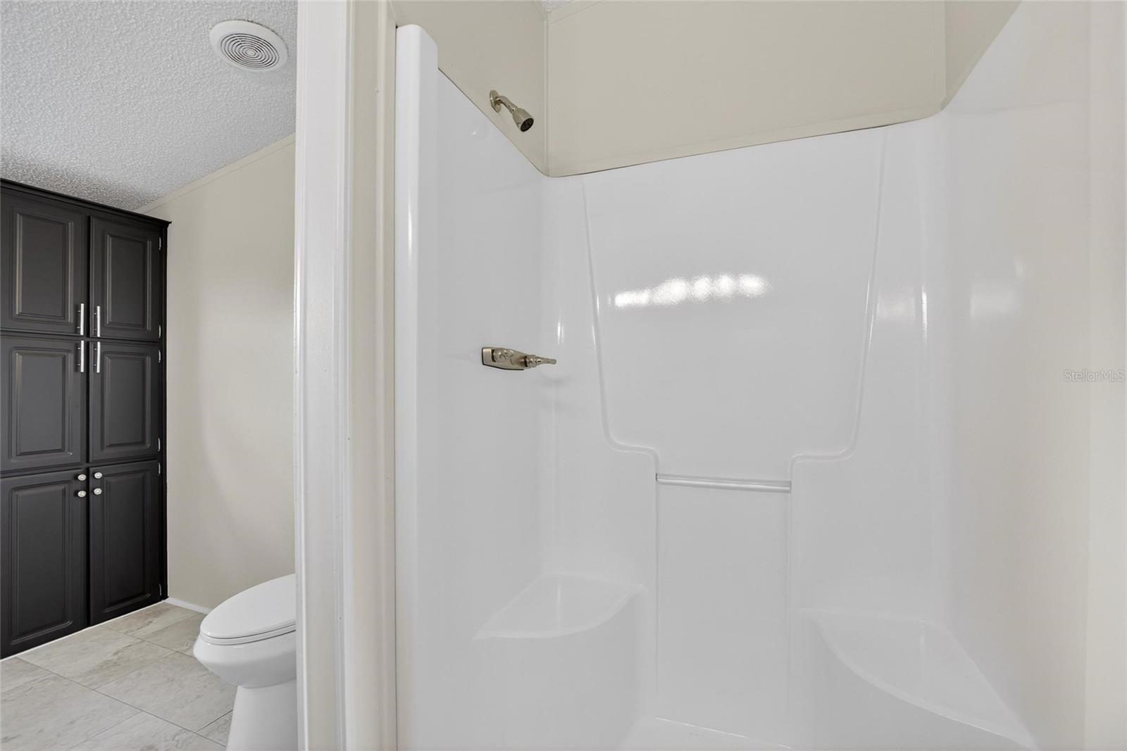 9150 WOOD TERRACE DR, TAMPA, FL, 33637