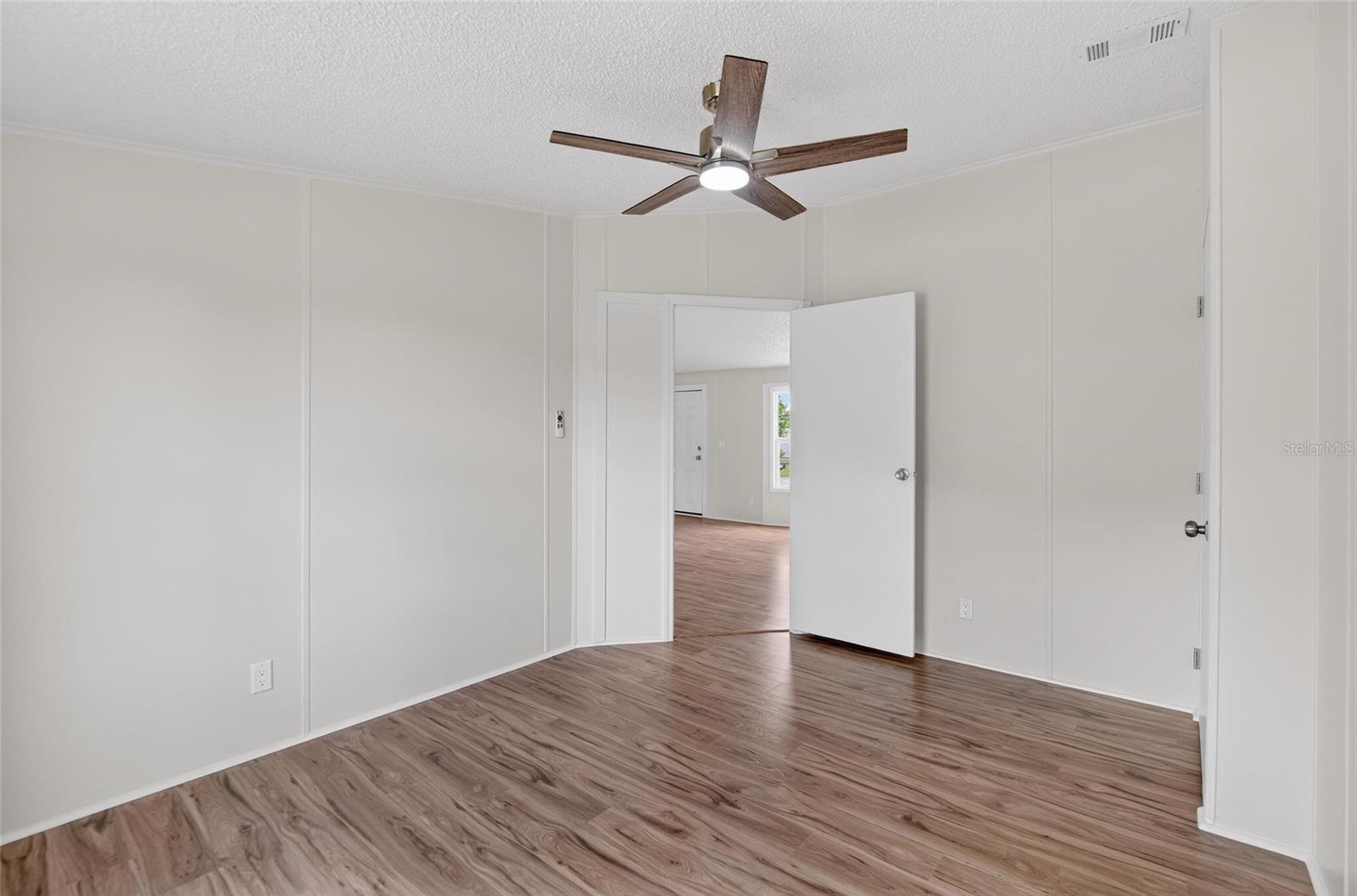 9150 WOOD TERRACE DR, TAMPA, FL, 33637