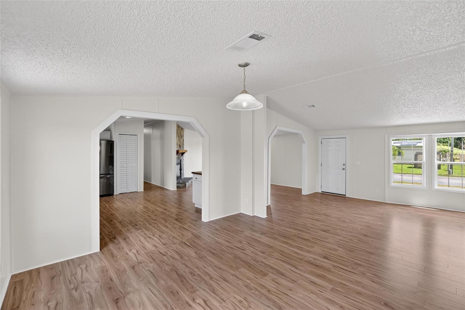 9150 WOOD TERRACE DR, TAMPA, FL, 33637