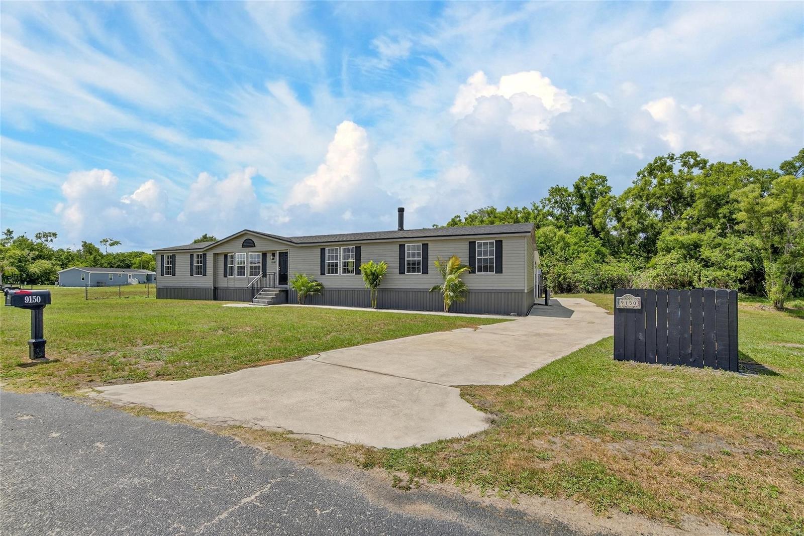 9150 WOOD TERRACE DR, TAMPA, FL, 33637