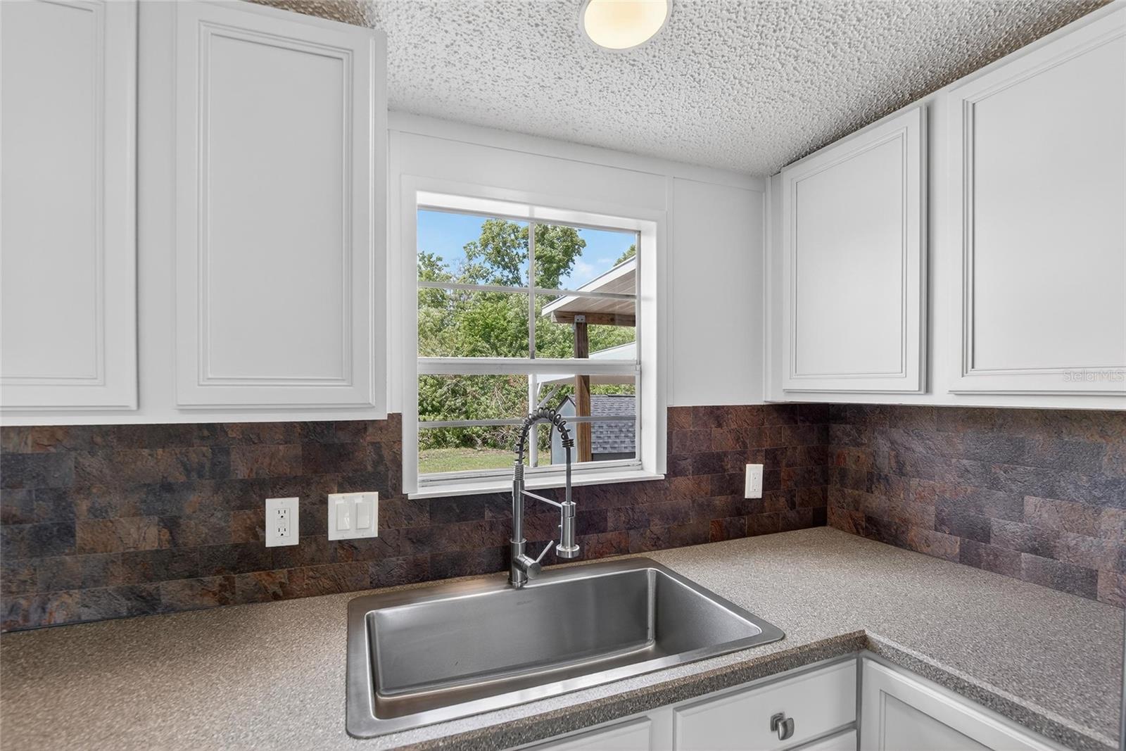 9150 WOOD TERRACE DR, TAMPA, FL, 33637