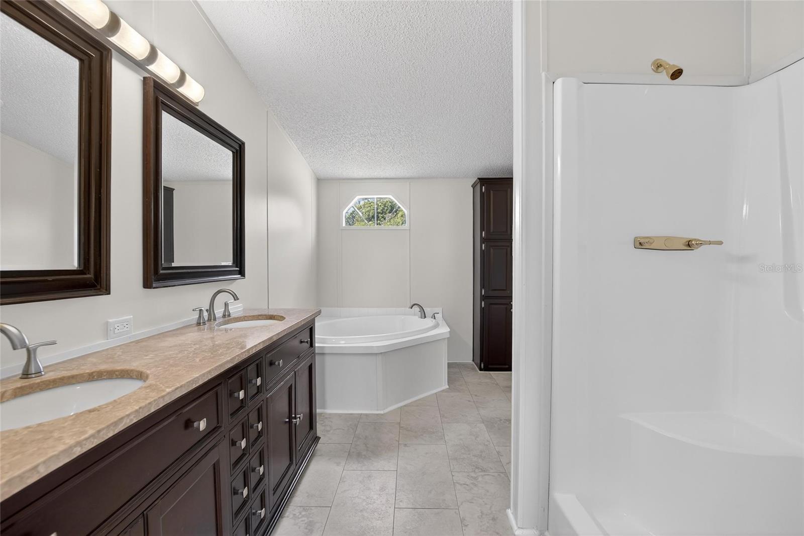 9150 WOOD TERRACE DR, TAMPA, FL, 33637