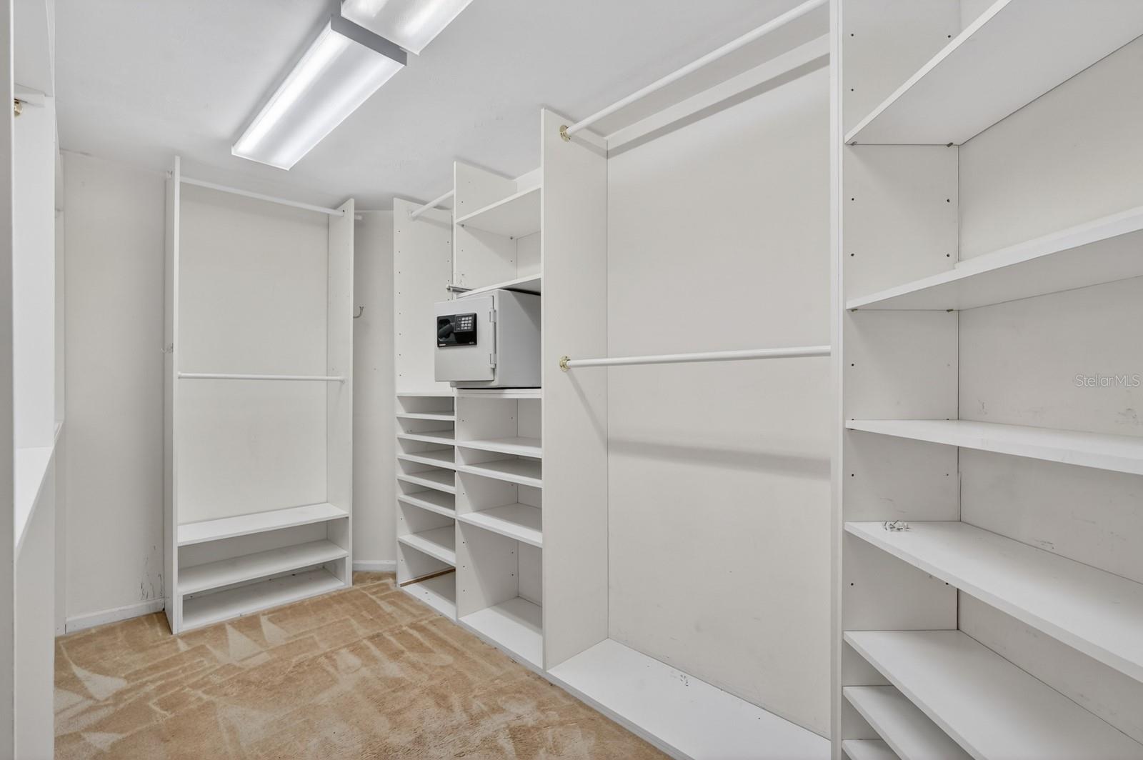 923 CLUB HOUSE BLVD, NEW SMYRNA BEACH, FL, 32168