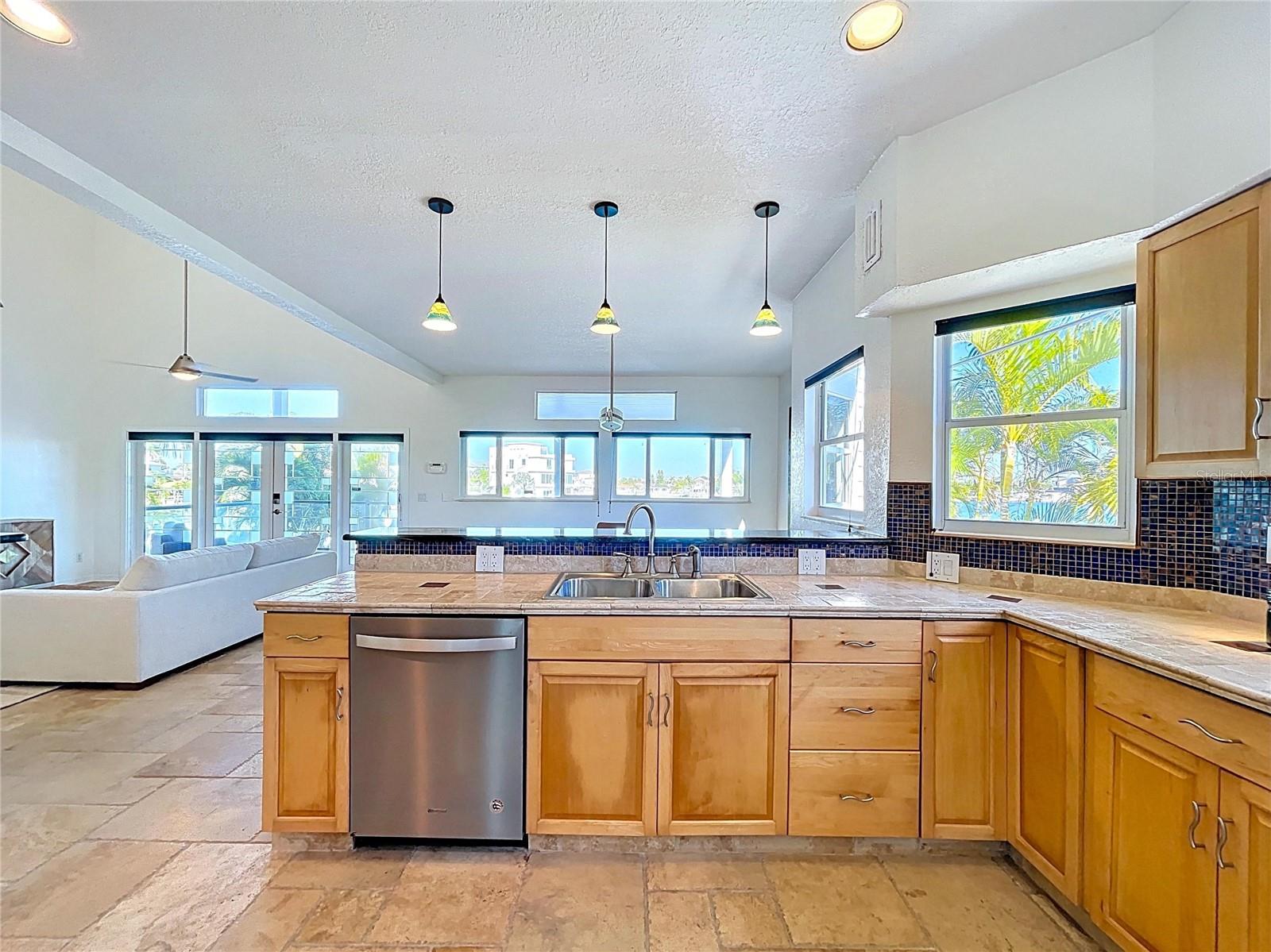 8485 BLIND PASS DR, TREASURE ISLAND, FL, 33706