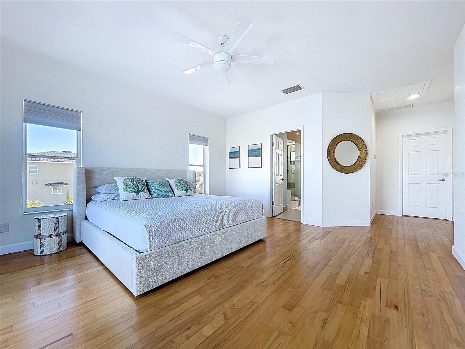 8485 BLIND PASS DR, TREASURE ISLAND, FL, 33706