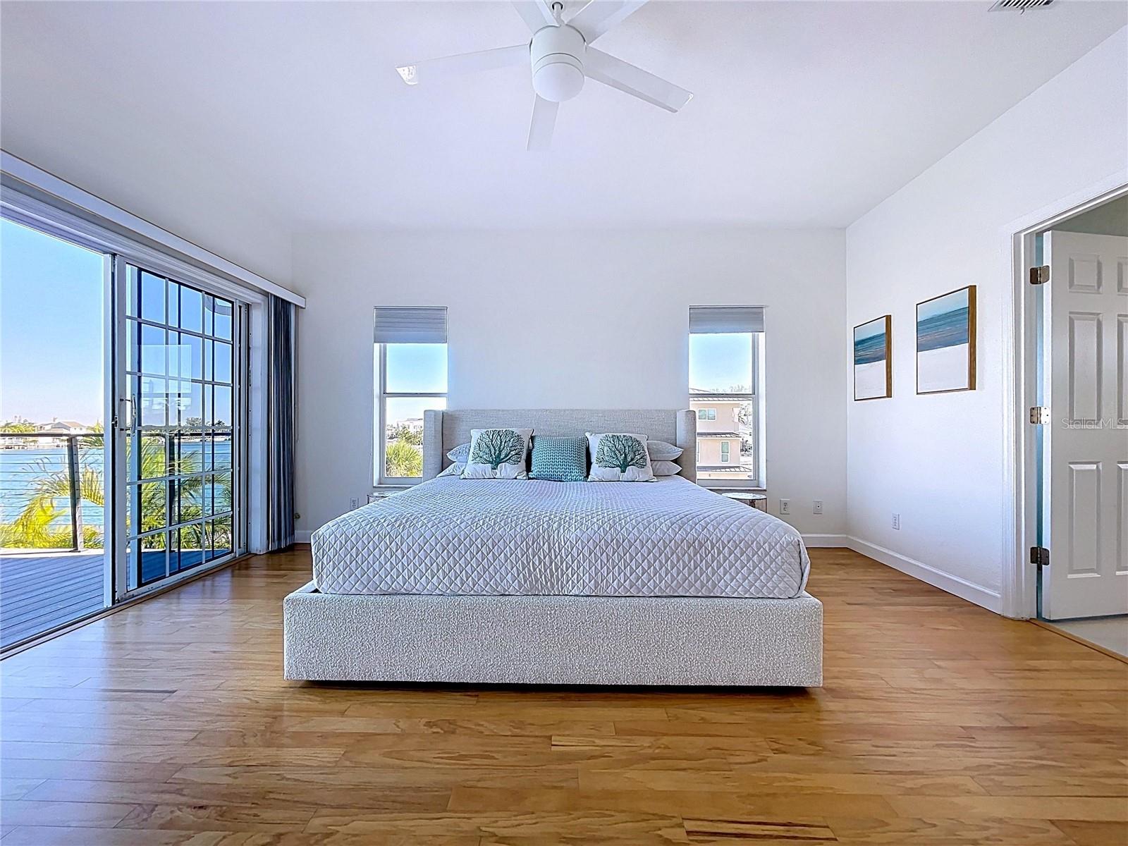 8485 BLIND PASS DR, TREASURE ISLAND, FL, 33706
