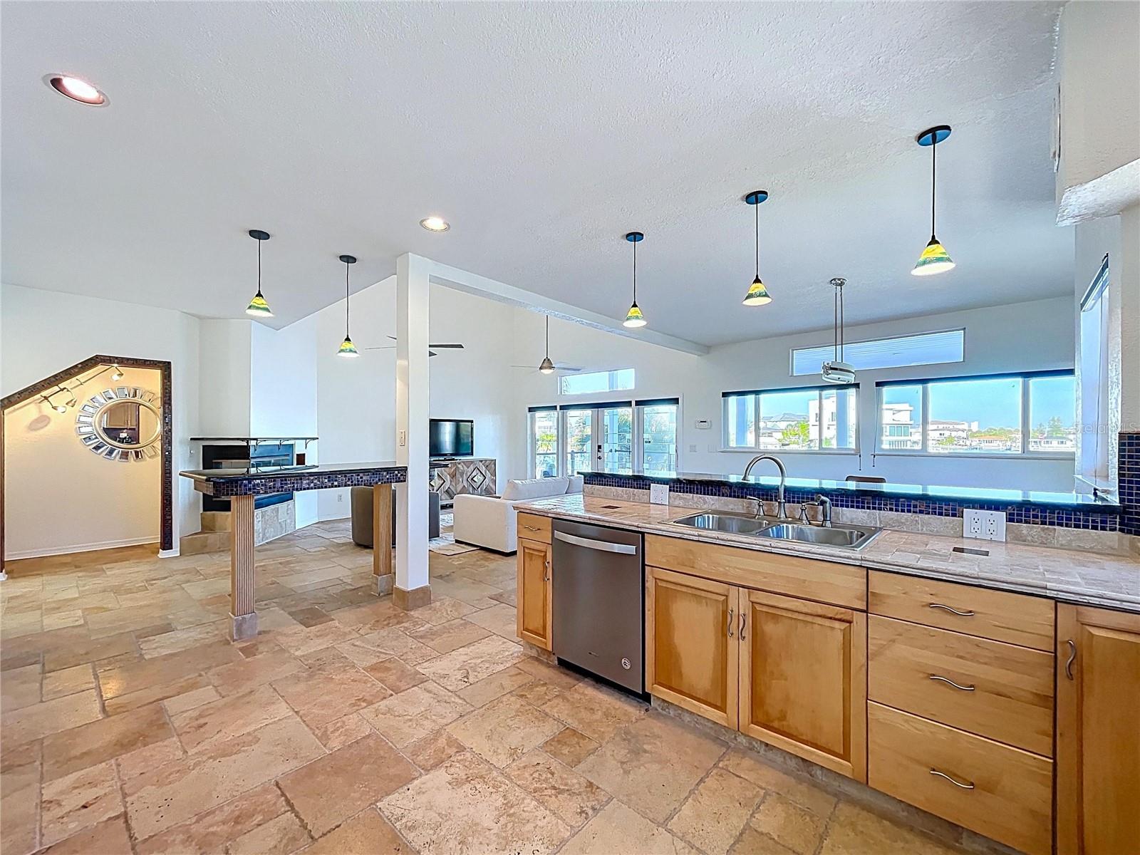 8485 BLIND PASS DR, TREASURE ISLAND, FL, 33706