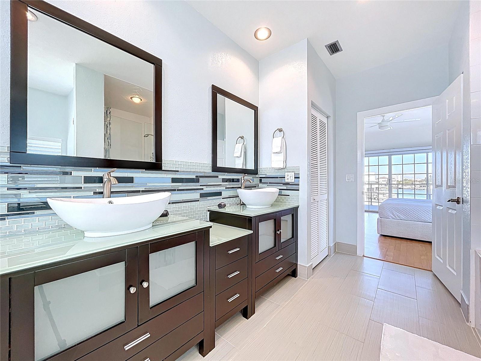 8485 BLIND PASS DR, TREASURE ISLAND, FL, 33706