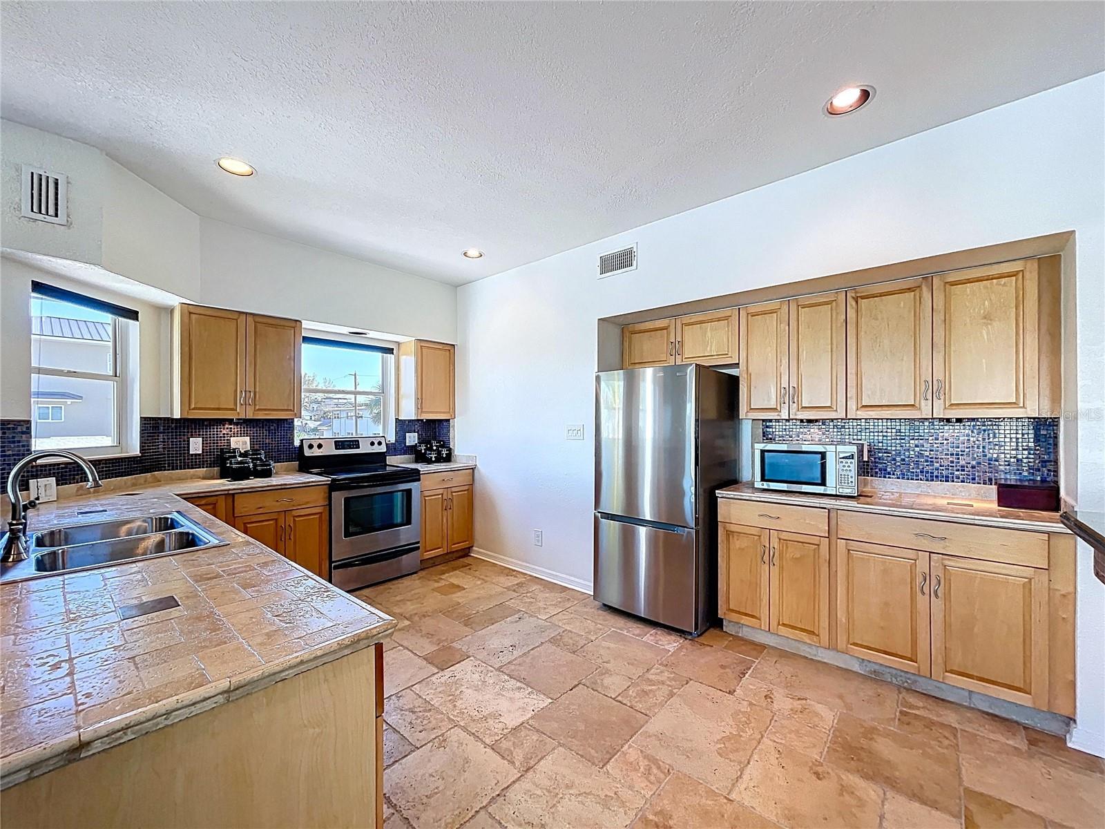 8485 BLIND PASS DR, TREASURE ISLAND, FL, 33706