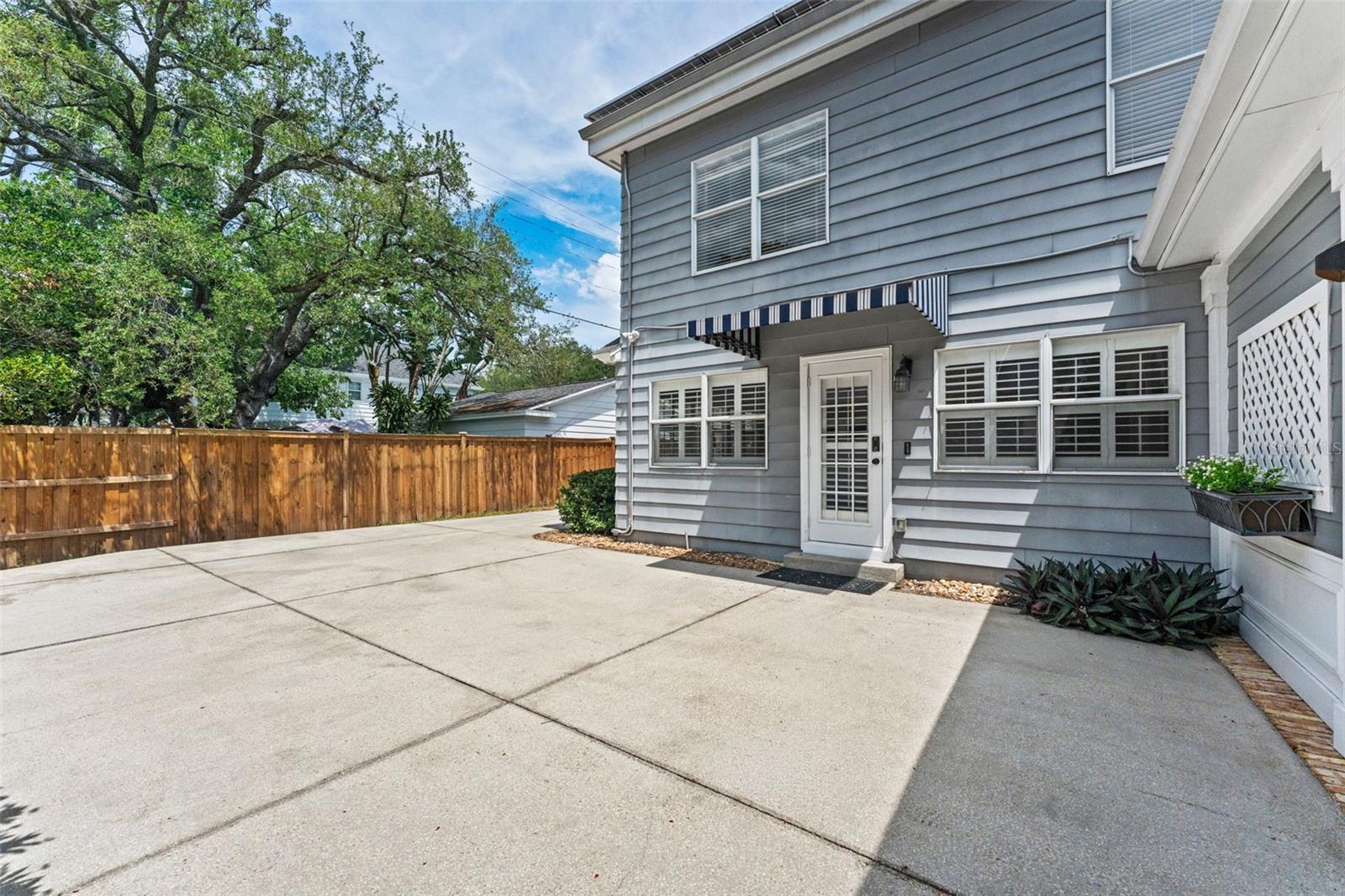 1107 S DUNBAR AVE, TAMPA, FL, 33629