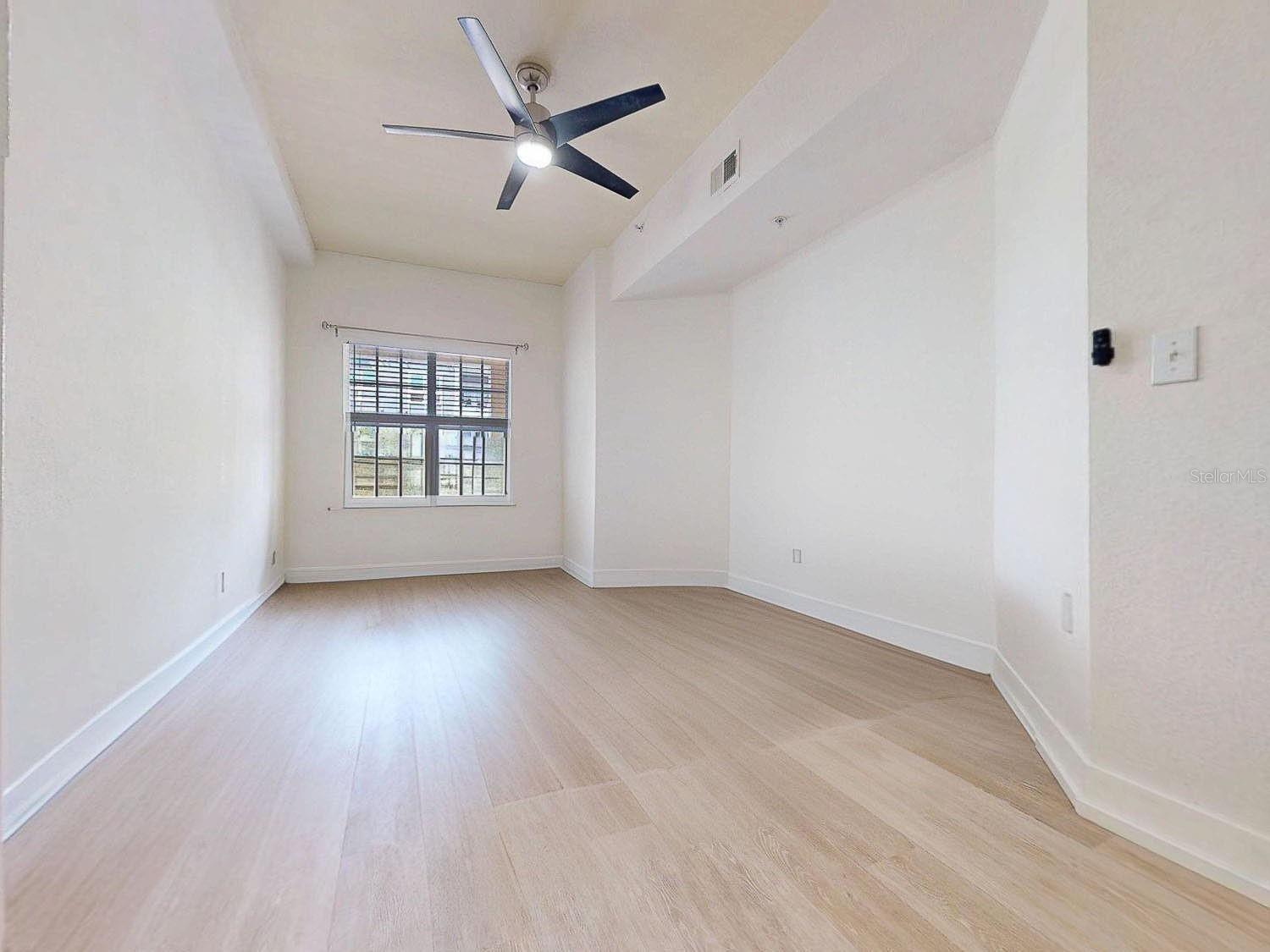 200 4TH AVE S #229, ST PETERSBURG, FL, 33701