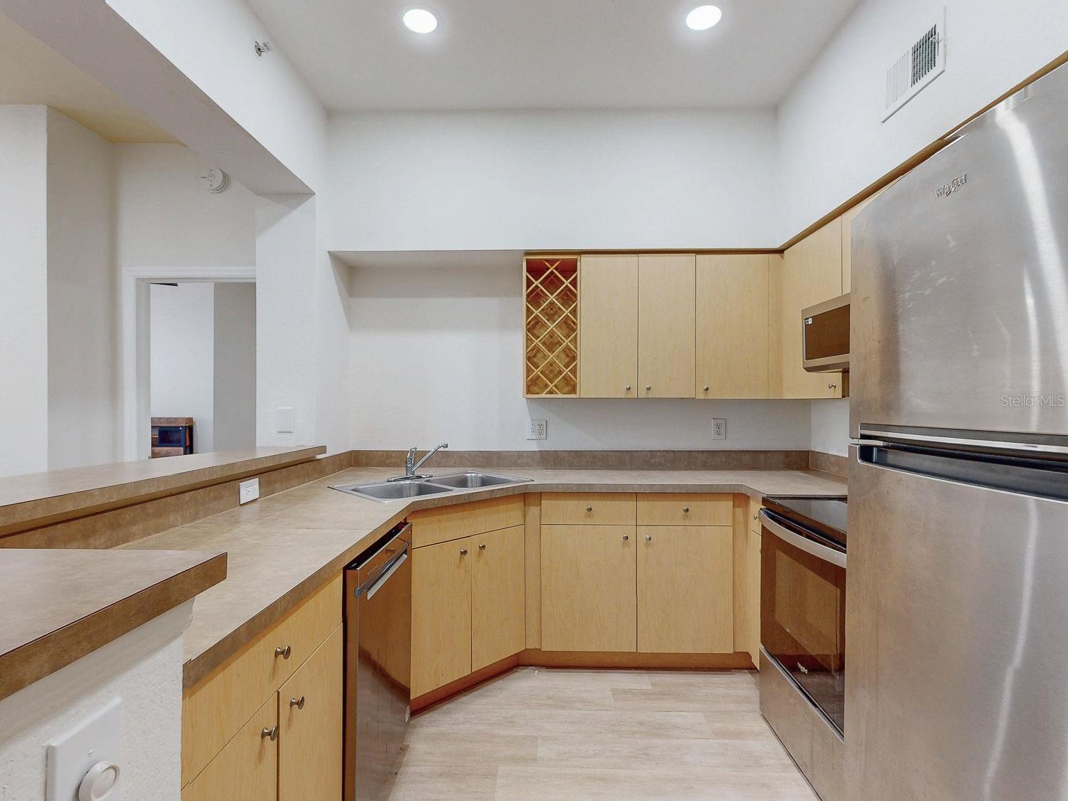 200 4TH AVE S #229, ST PETERSBURG, FL, 33701