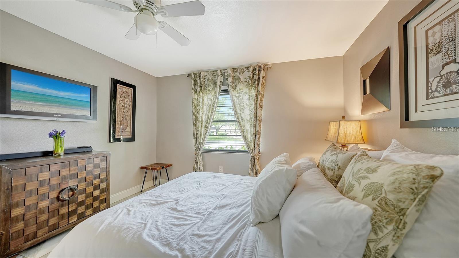 3842 GLEN OAKS MANOR DR, SARASOTA, FL, 34232
