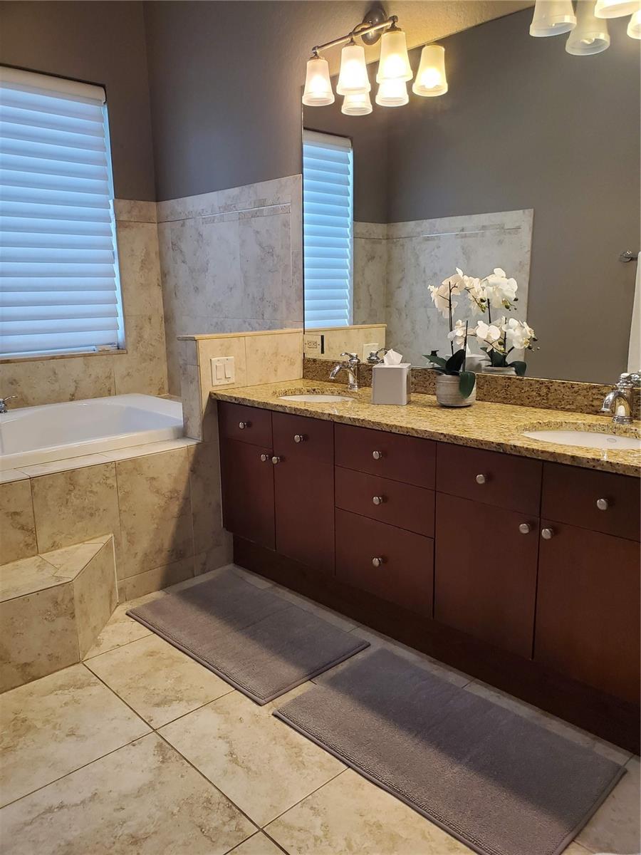 ASBURY PARK VILLAS & TOWNHOU, TAMPA, FL, 33611